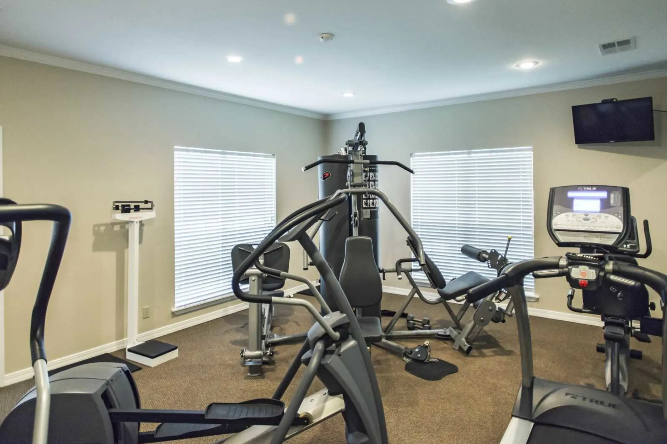Fitness Weight Room - The Willows at Wright Island - Shreveport, LA