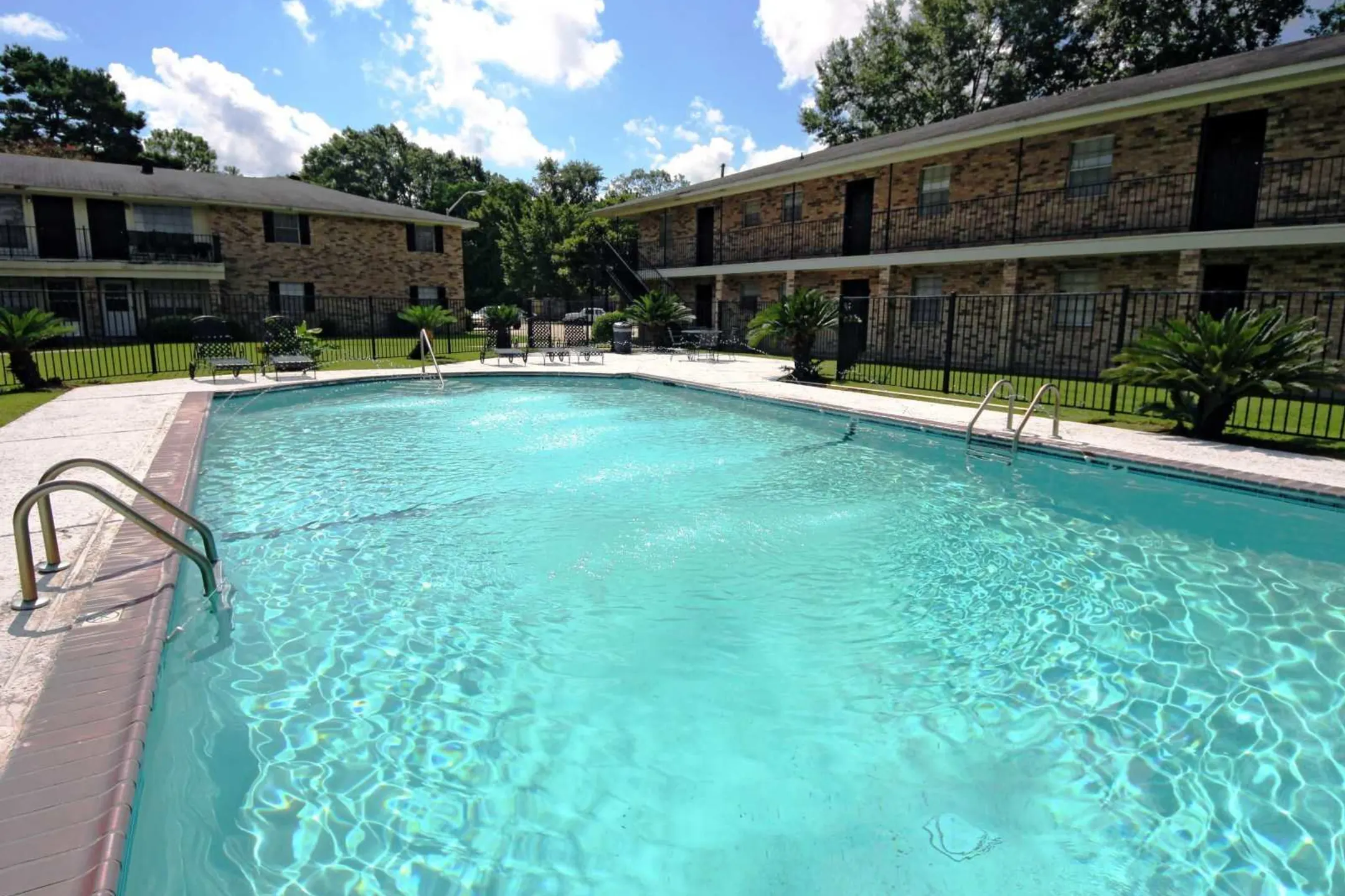 Pool - Park Regency Apartments - Baton Rouge, LA