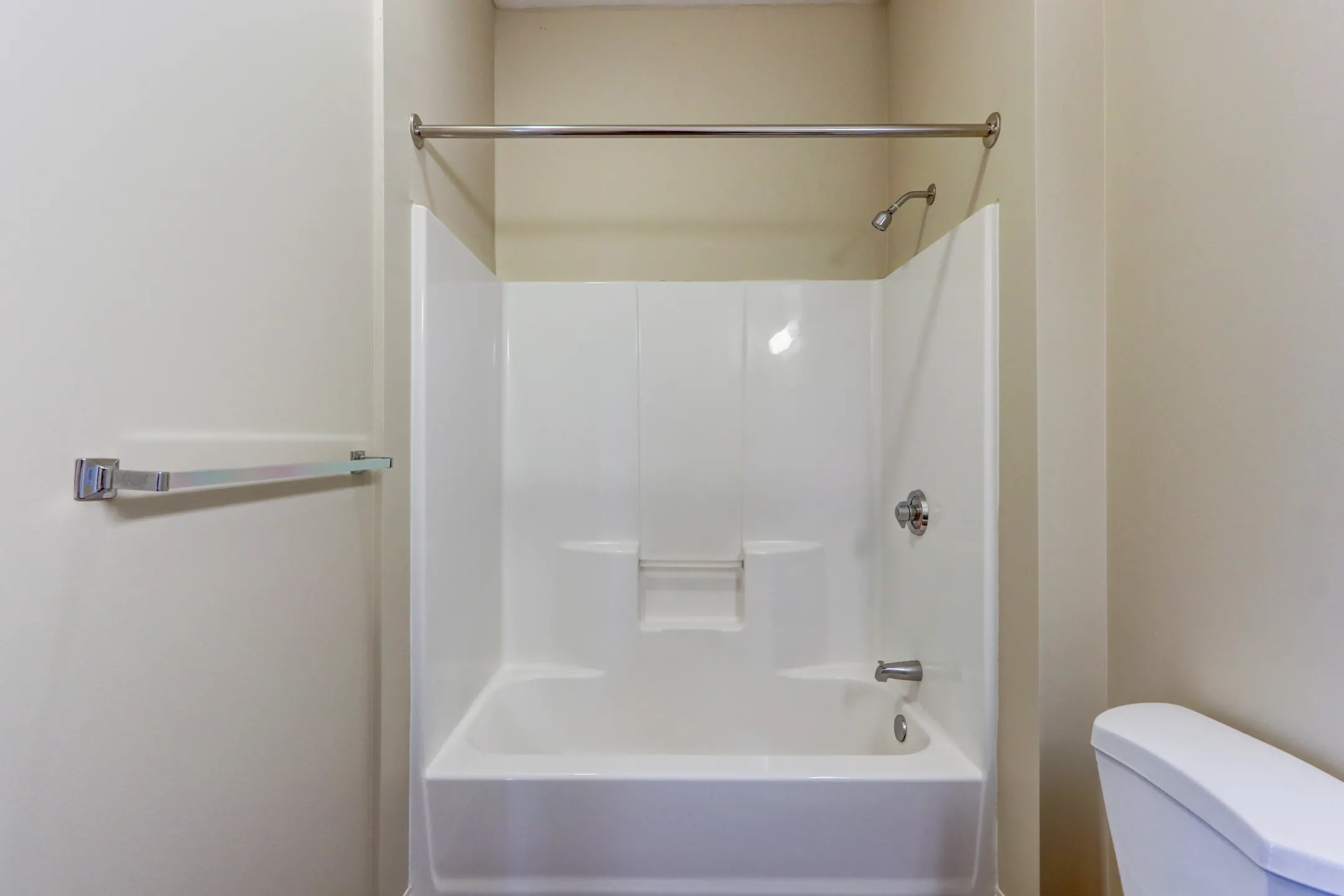 Bathroom - Flats on Fifth - Pittsburgh, PA