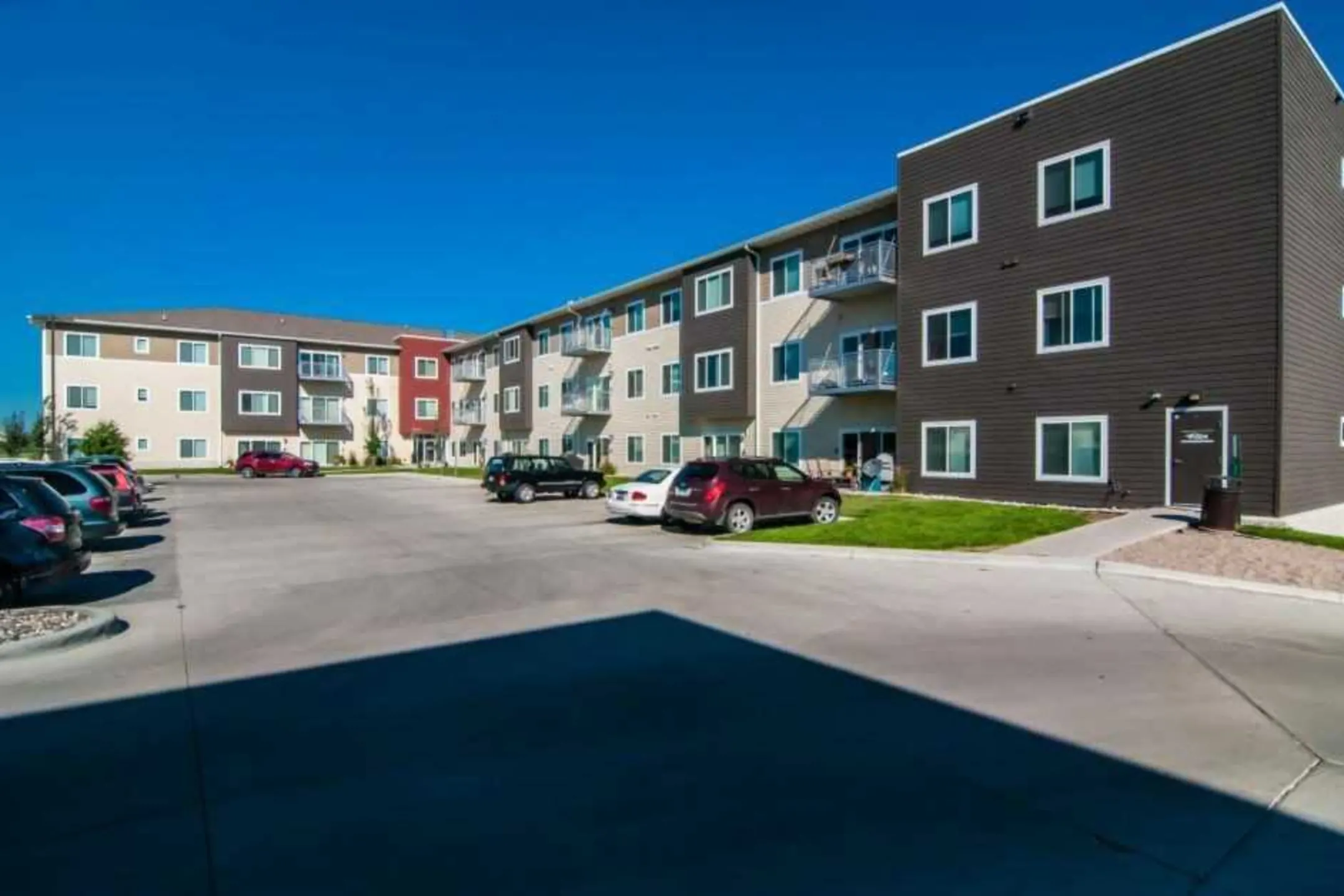 Building - Mallview Apartments - Grand Forks, ND