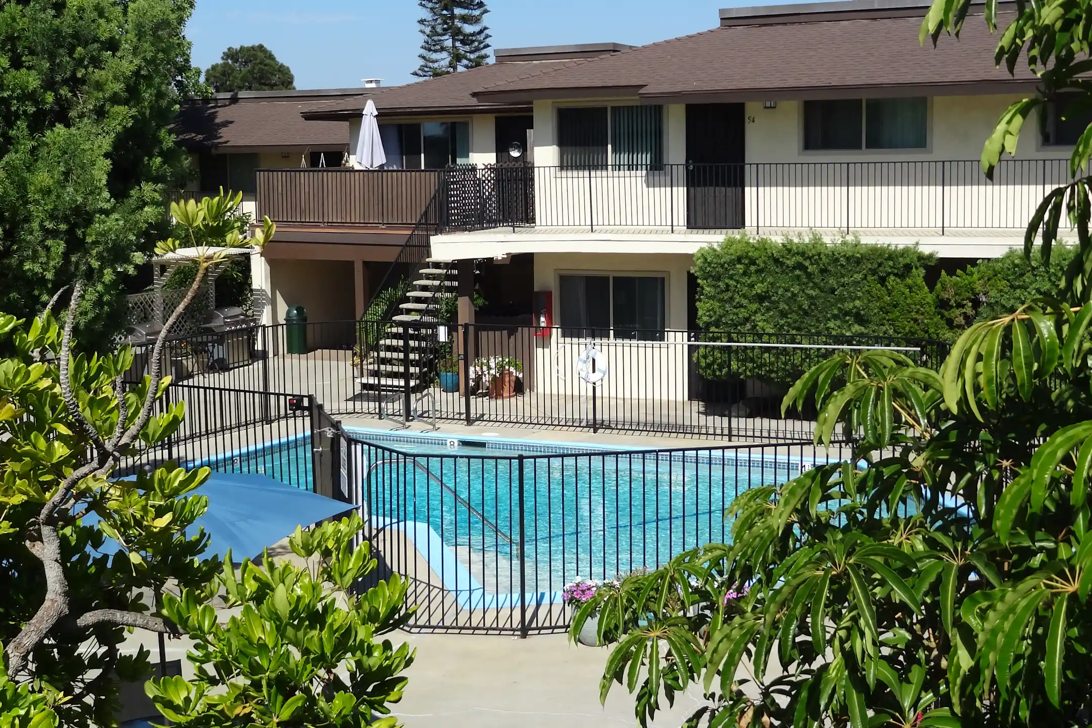 Las Brisas Apartments Huntington Beach