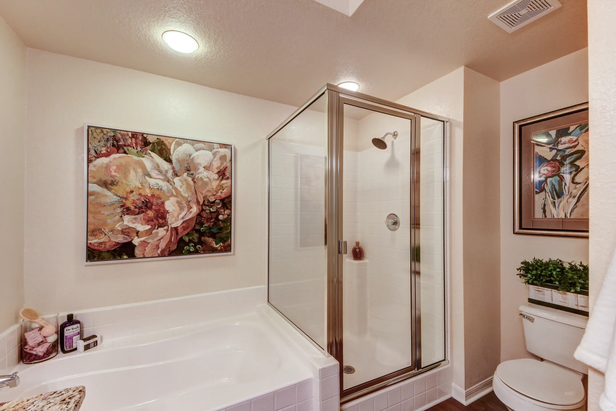 Bathroom - Madison Gateway - Saint Petersburg, FL