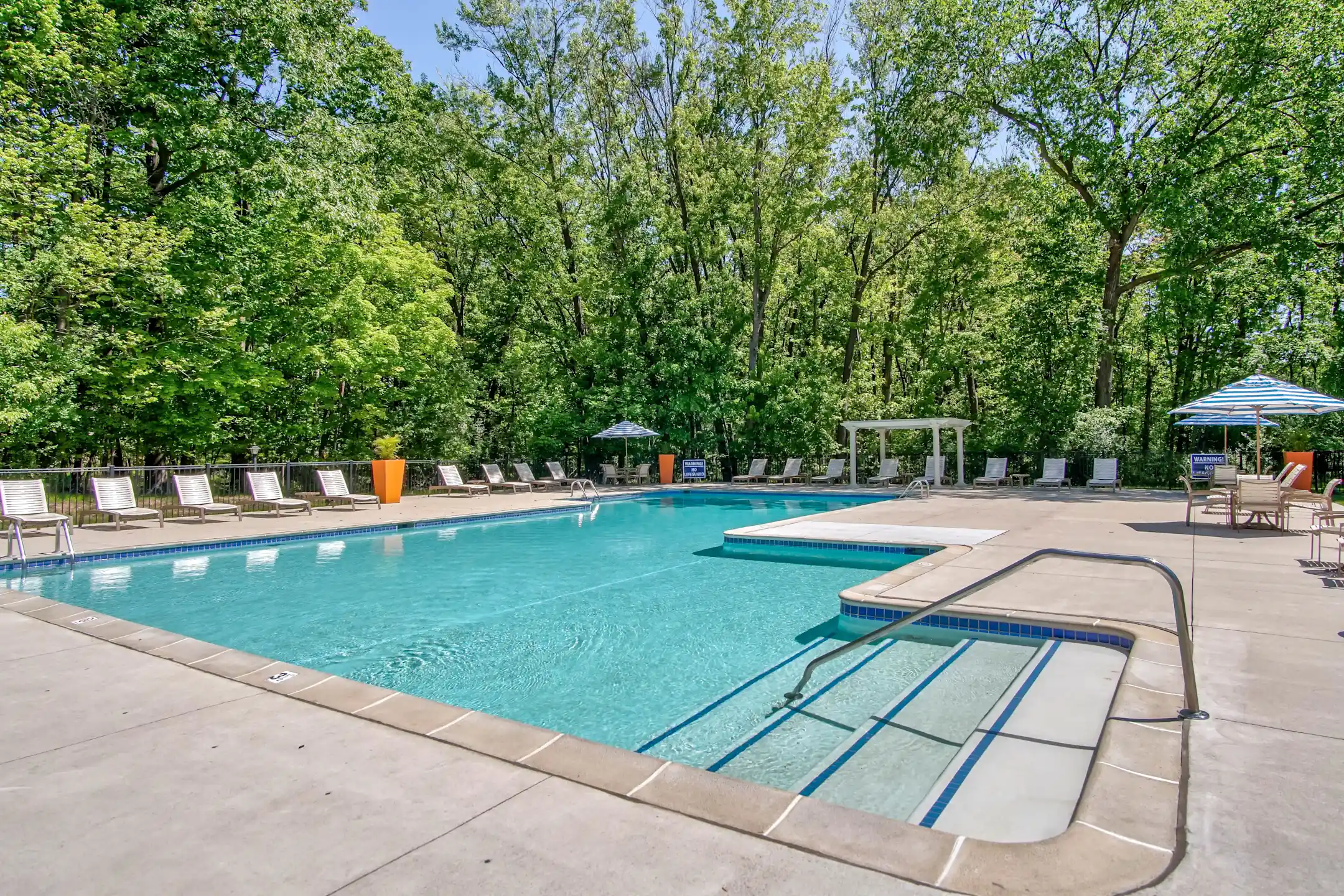 Aldingbrooke Apartments and Townhomes 6350 Aldingbrooke Circle Rd N