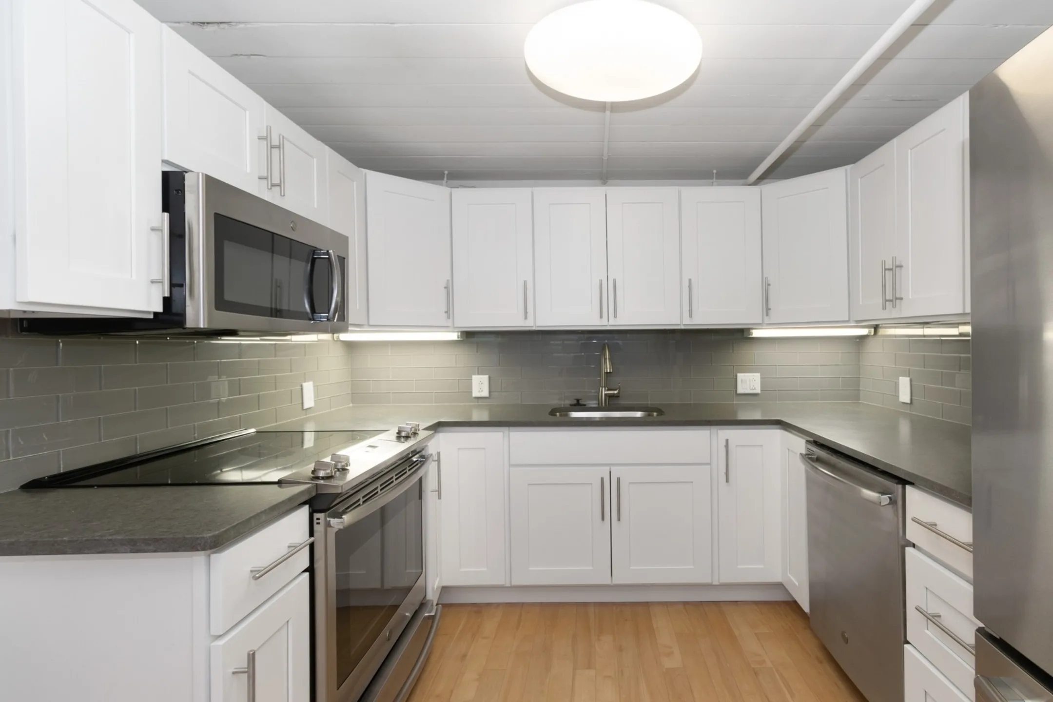 Kitchen - The Riverloft Apartment Homes - Philadelphia, PA