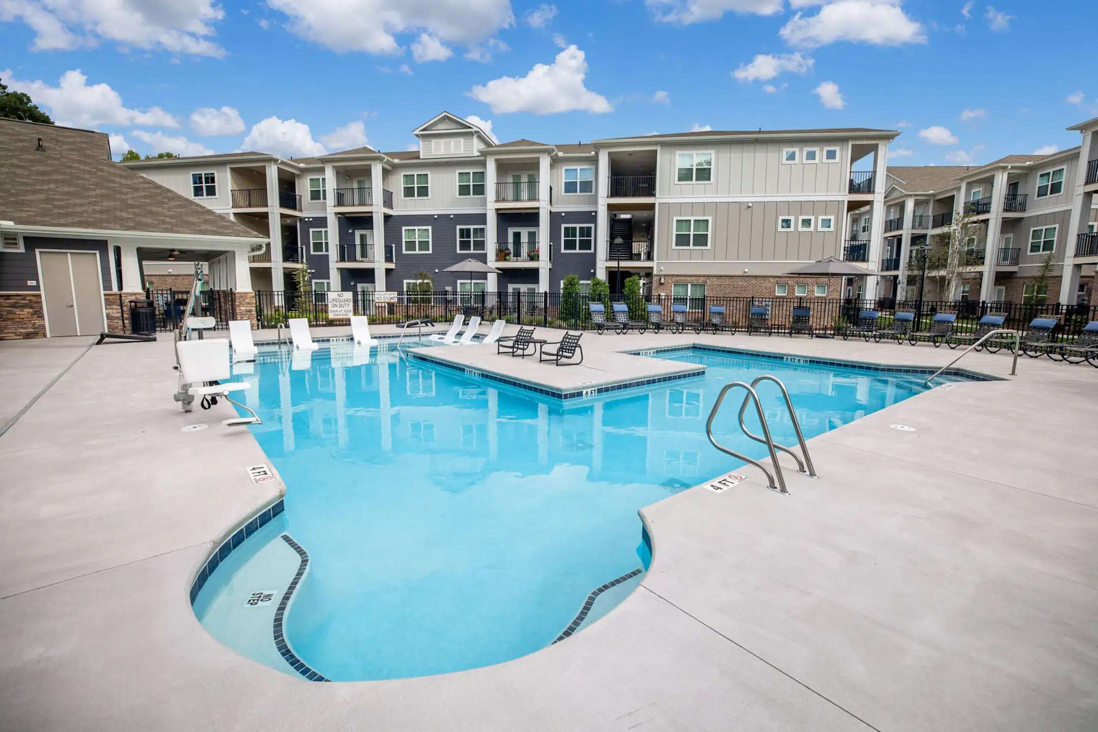Country Park at Tall Oaks Apartments Greensboro, NC 27455