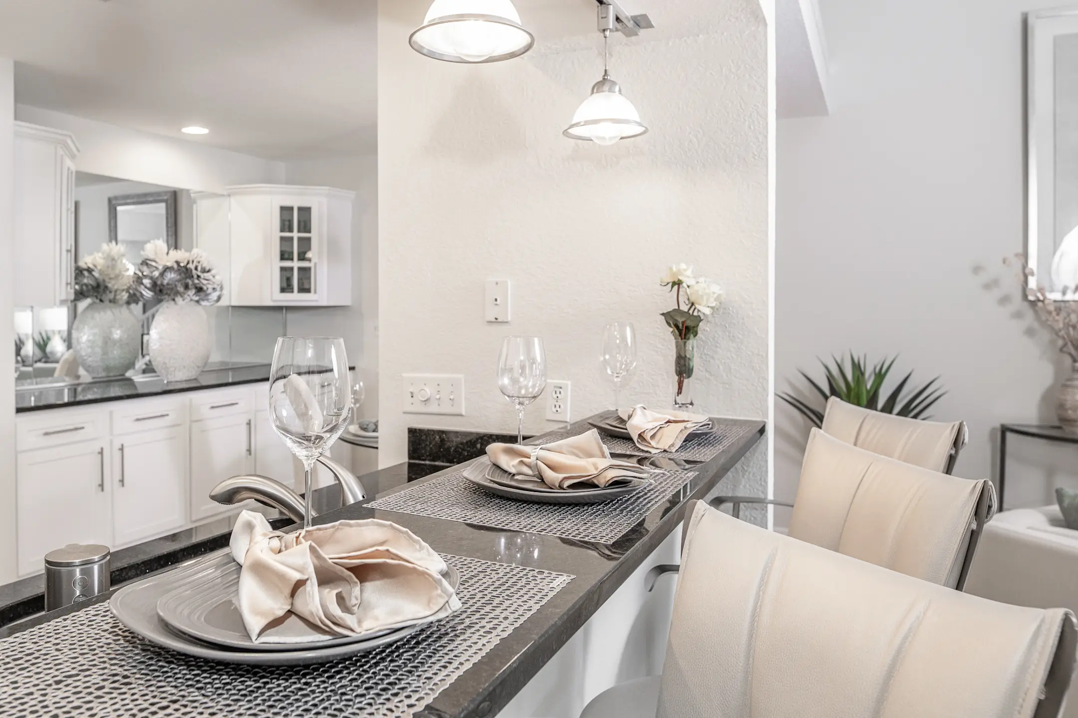 Canterbury Crossing Luxury Apartment Homes Apartments Pewaukee, WI 53072