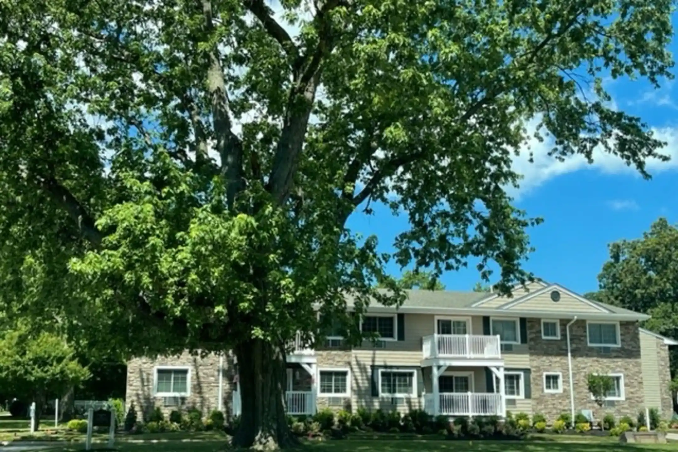 Fairfield Courtyard at Lake Grove Apartments Lake Grove, NY 11755