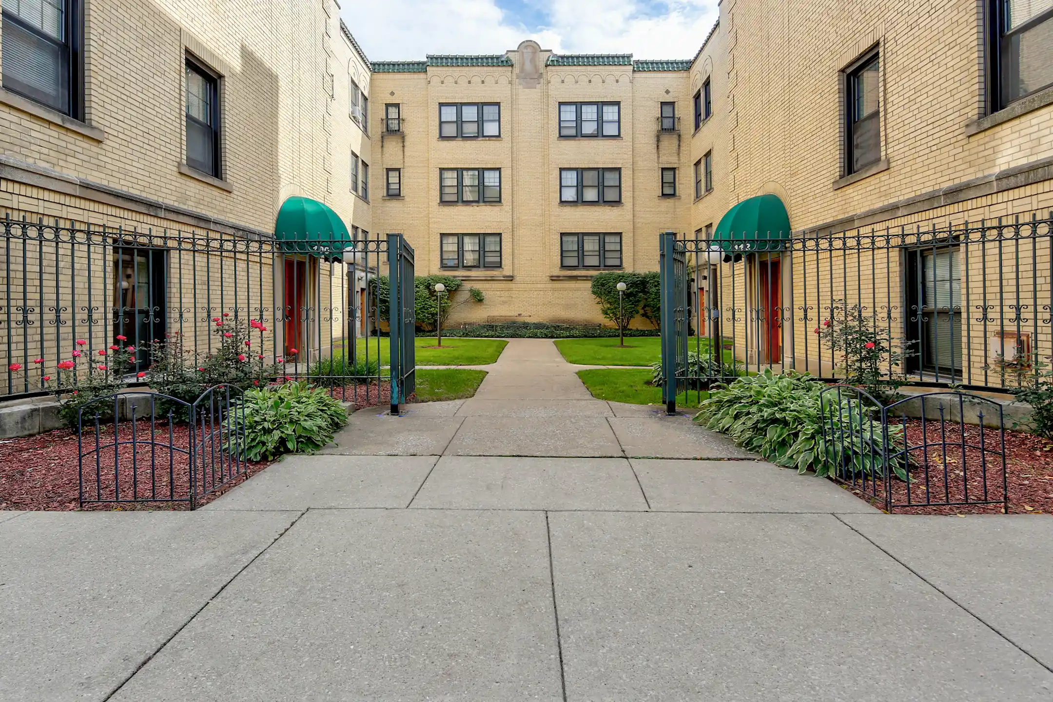 100 S. Harvey Ave. Apartments 100 S. Harvey Ave. Oak Park, IL