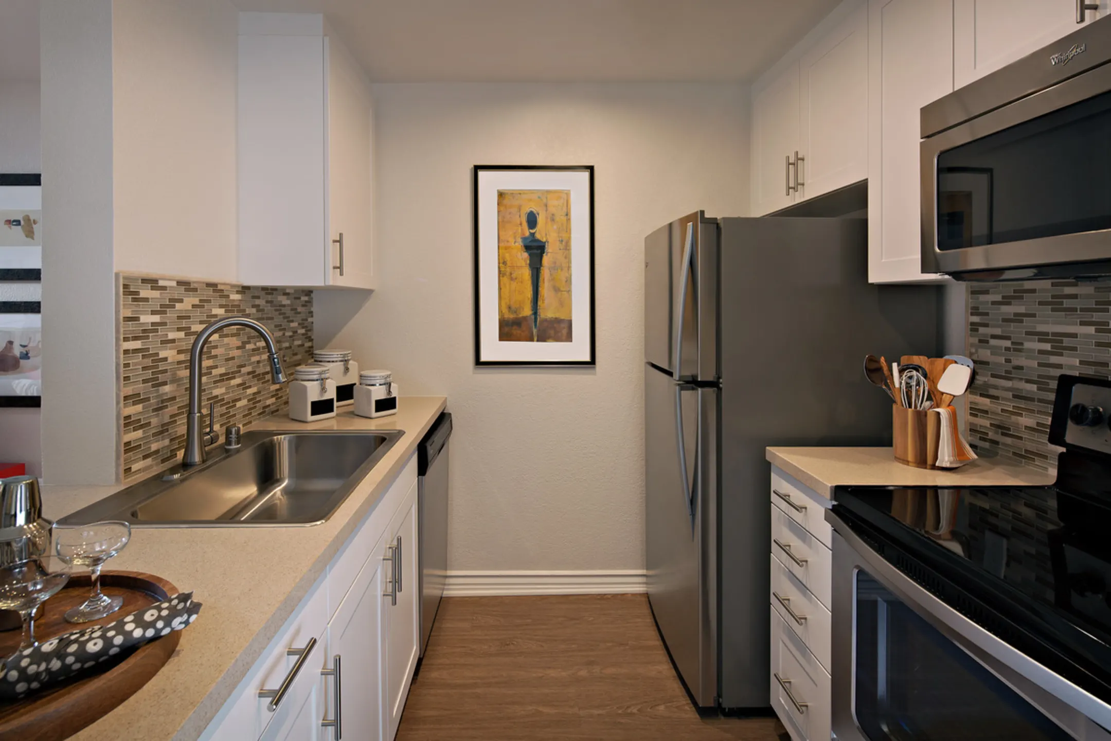 Kitchen - Harborview Apartment Homes - San Diego, CA