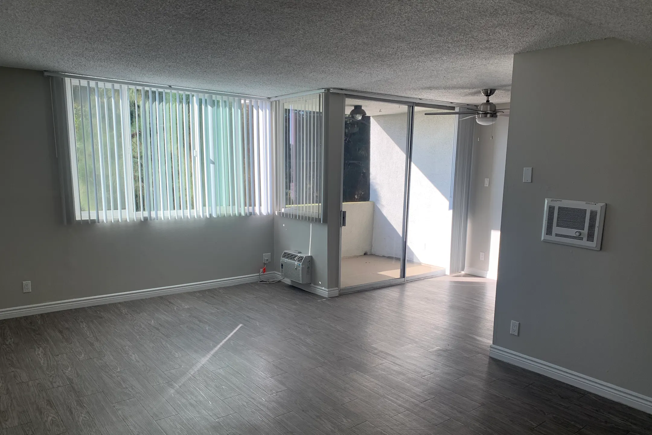 Residence at Woodlake 4555 W Martin Luther King Jr Blvd Los Angeles