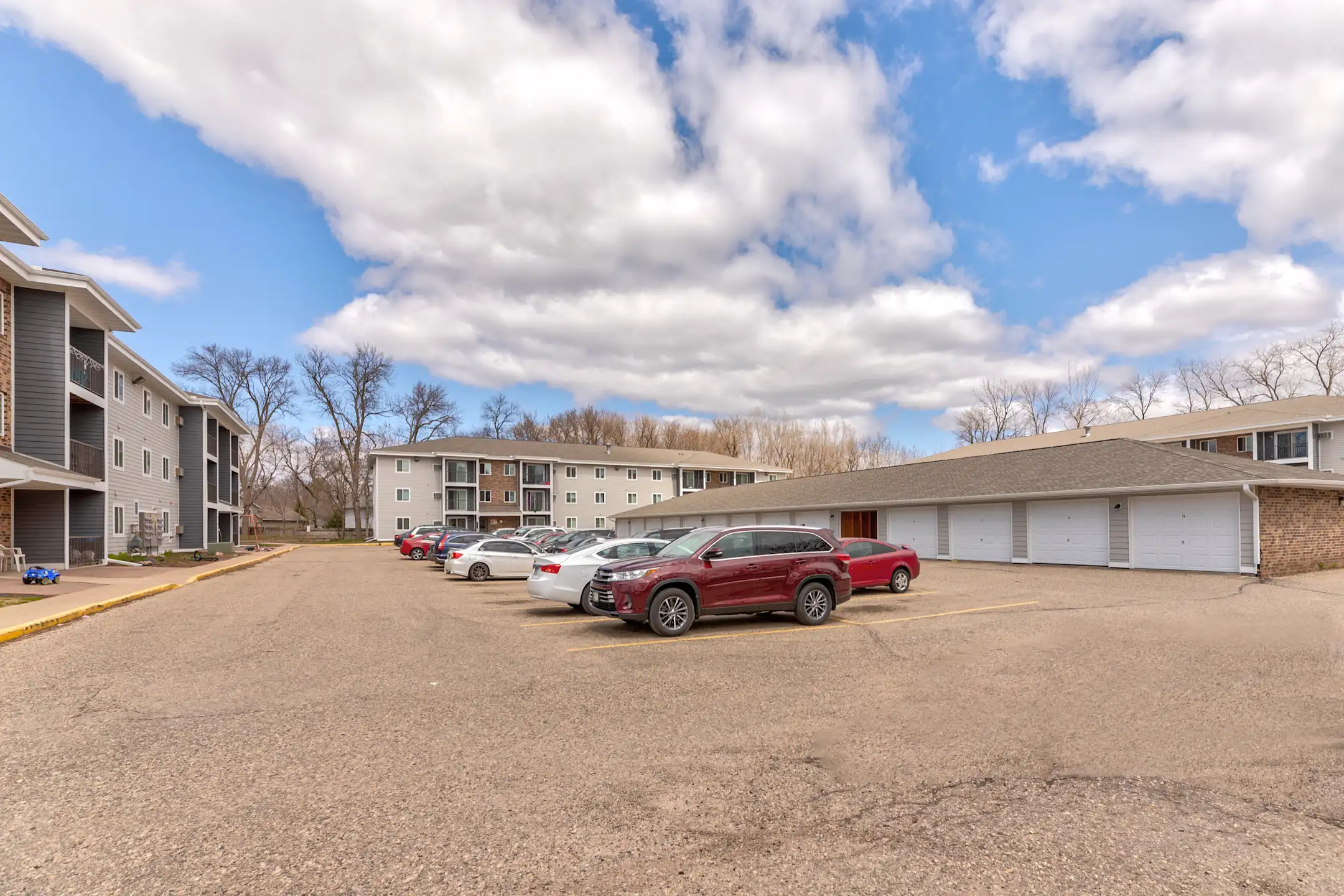 Cooper's Court Apartments 614 W Bridge St Owatonna, MN Apartments