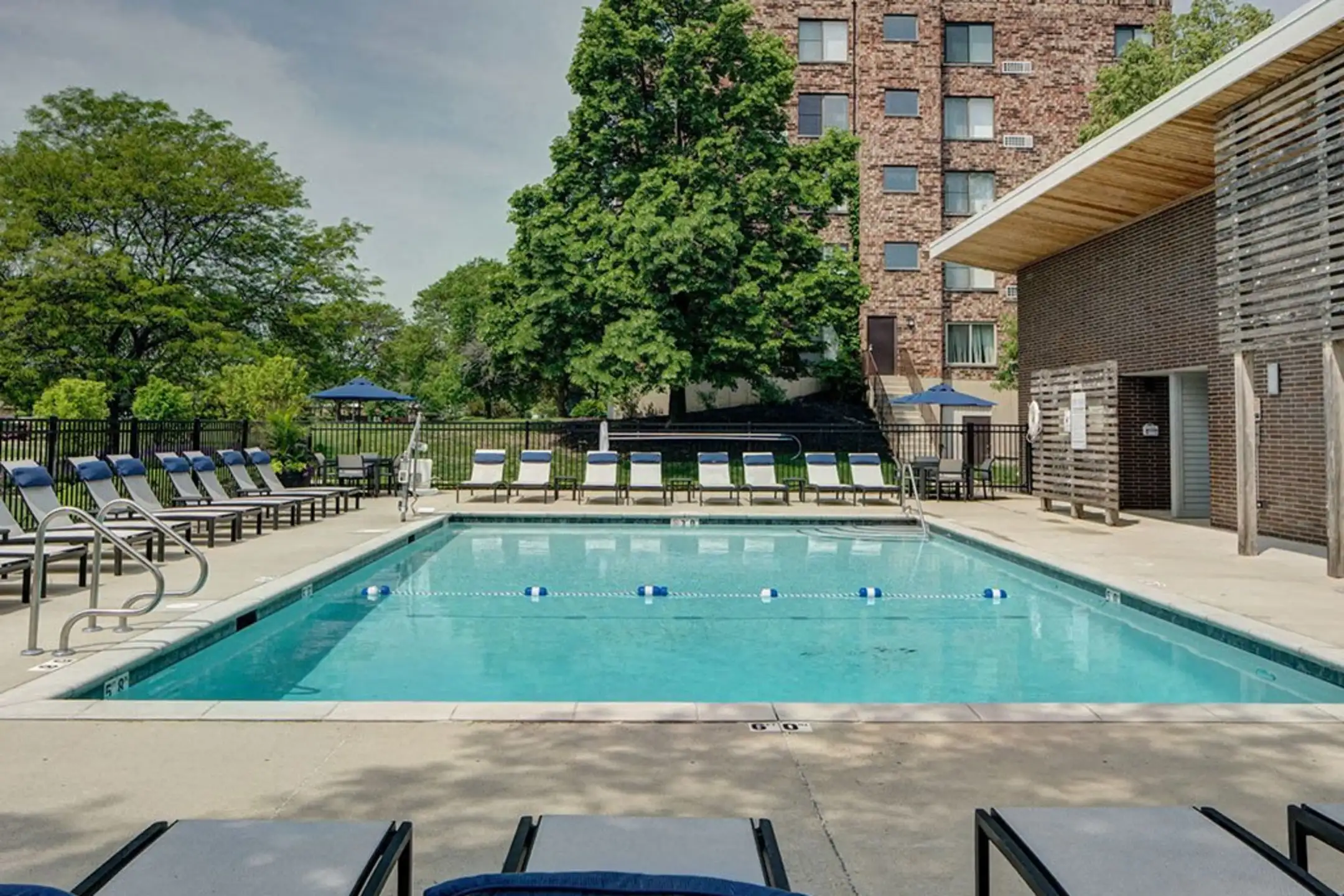 Willow Crossing Apartments 1031 Charlela Ln Elk Grove Village, IL