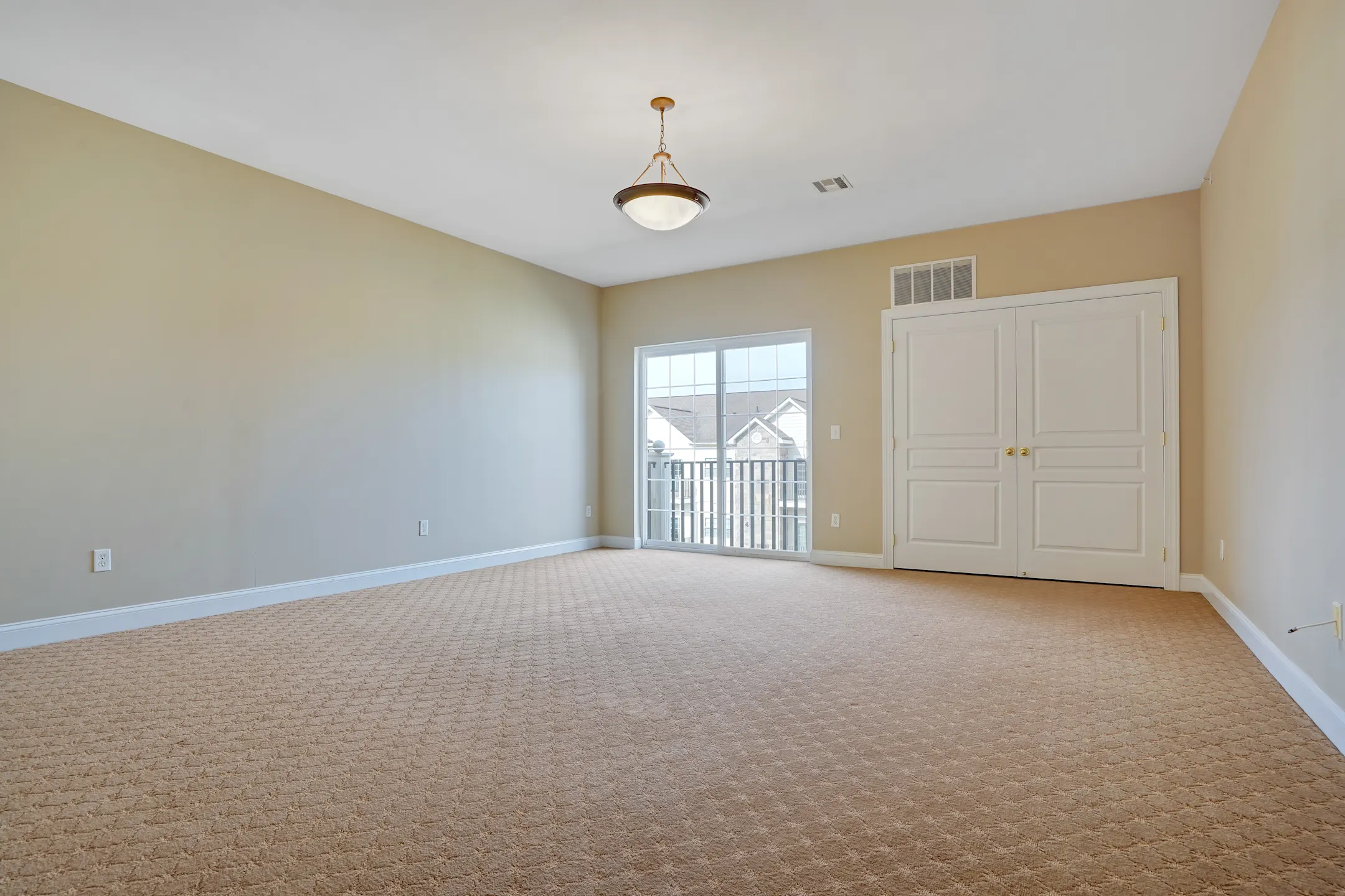 Living Room - Washington Square Apartments - Lakewood, NJ