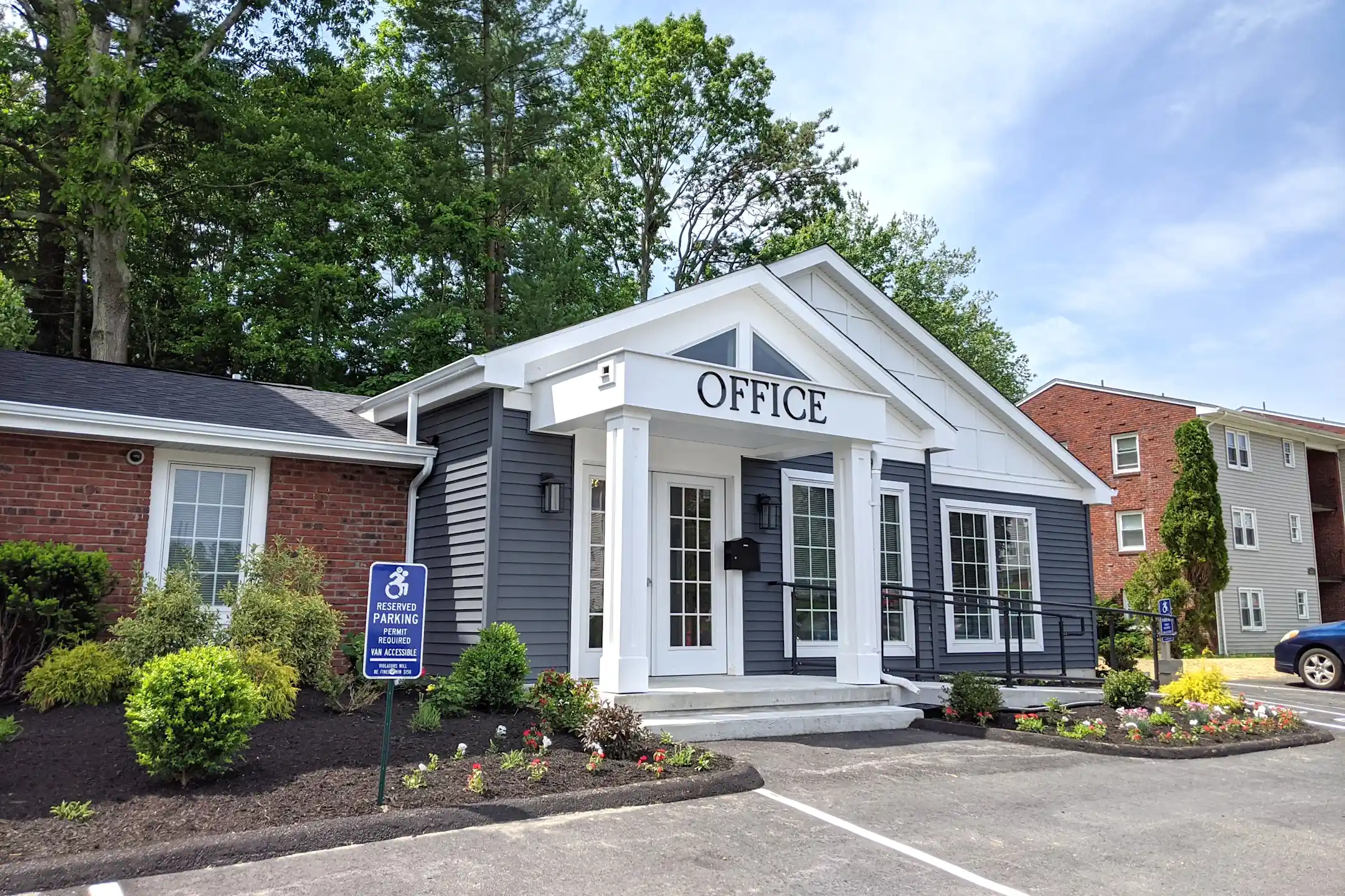 Colonial Townhouse Apartments 145 I Foster Drive Willimantic, CT