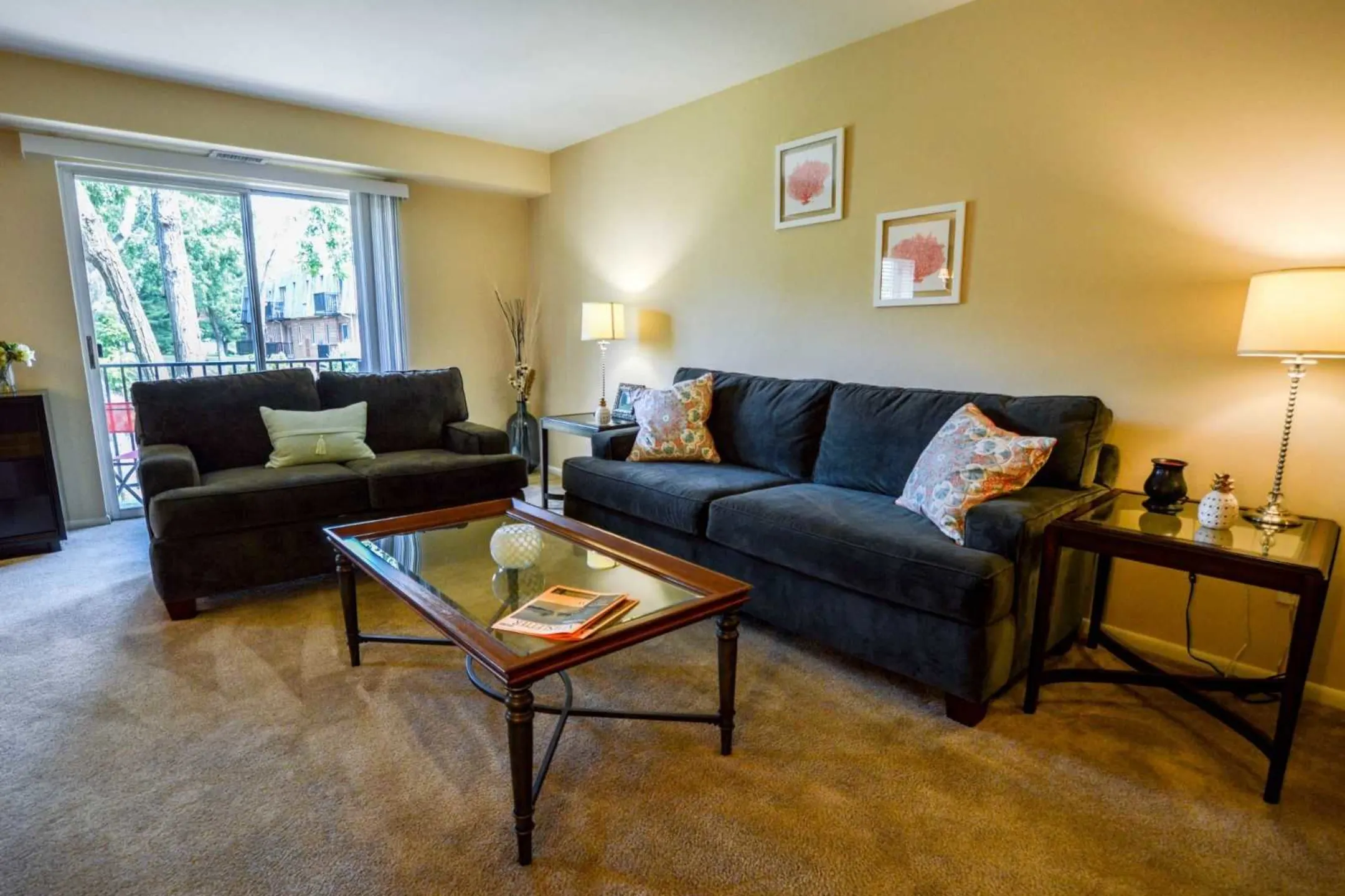 Living Room - Salem Harbour Riverfront Resort - Bensalem, PA
