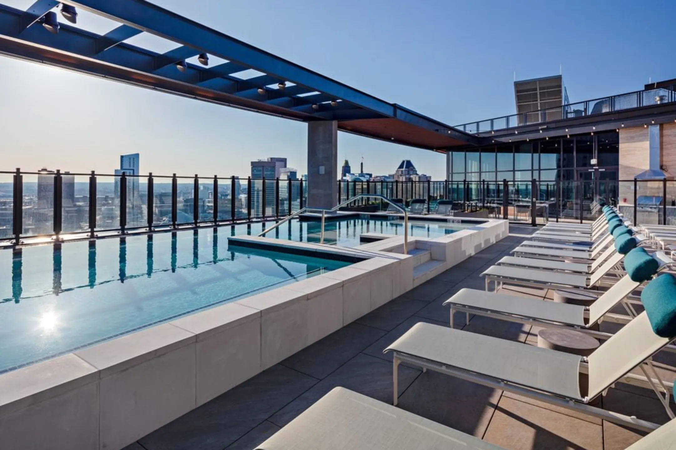 Pool - Avalon 555 President - Baltimore, MD