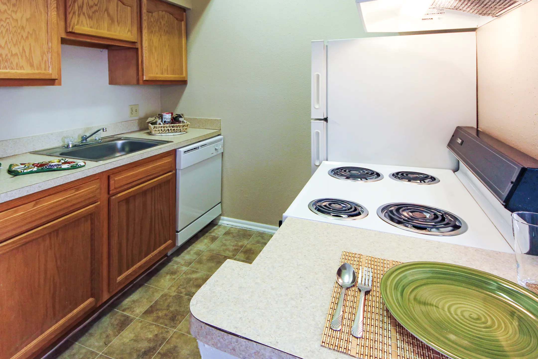 Covington Square Apartment Homes Apartments Metairie, LA 70001