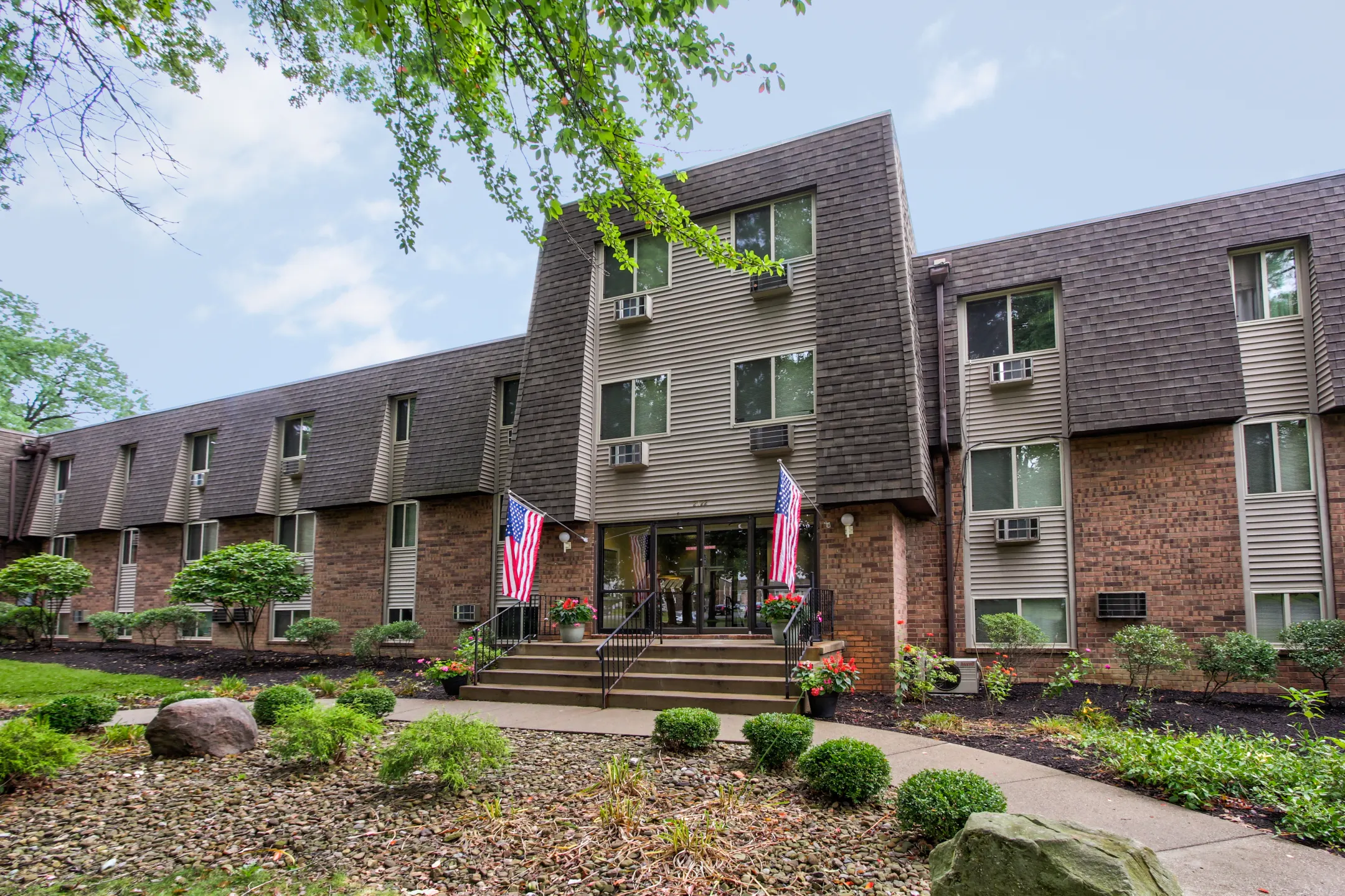 Building - Peppertree Apartments - Niles, OH