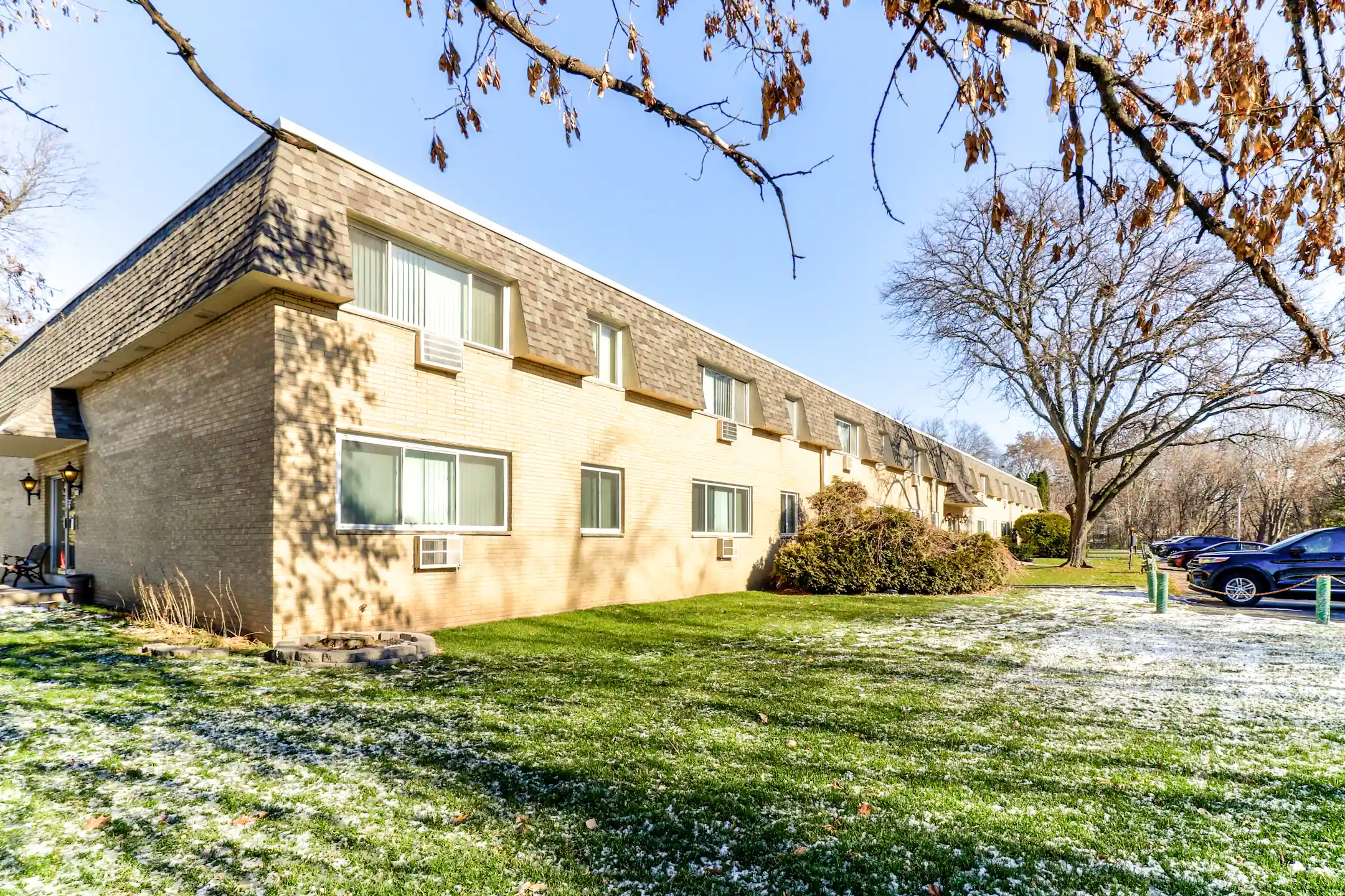 Ridge Manor Apartments 10600 W Grange Ct Hales Corners, WI