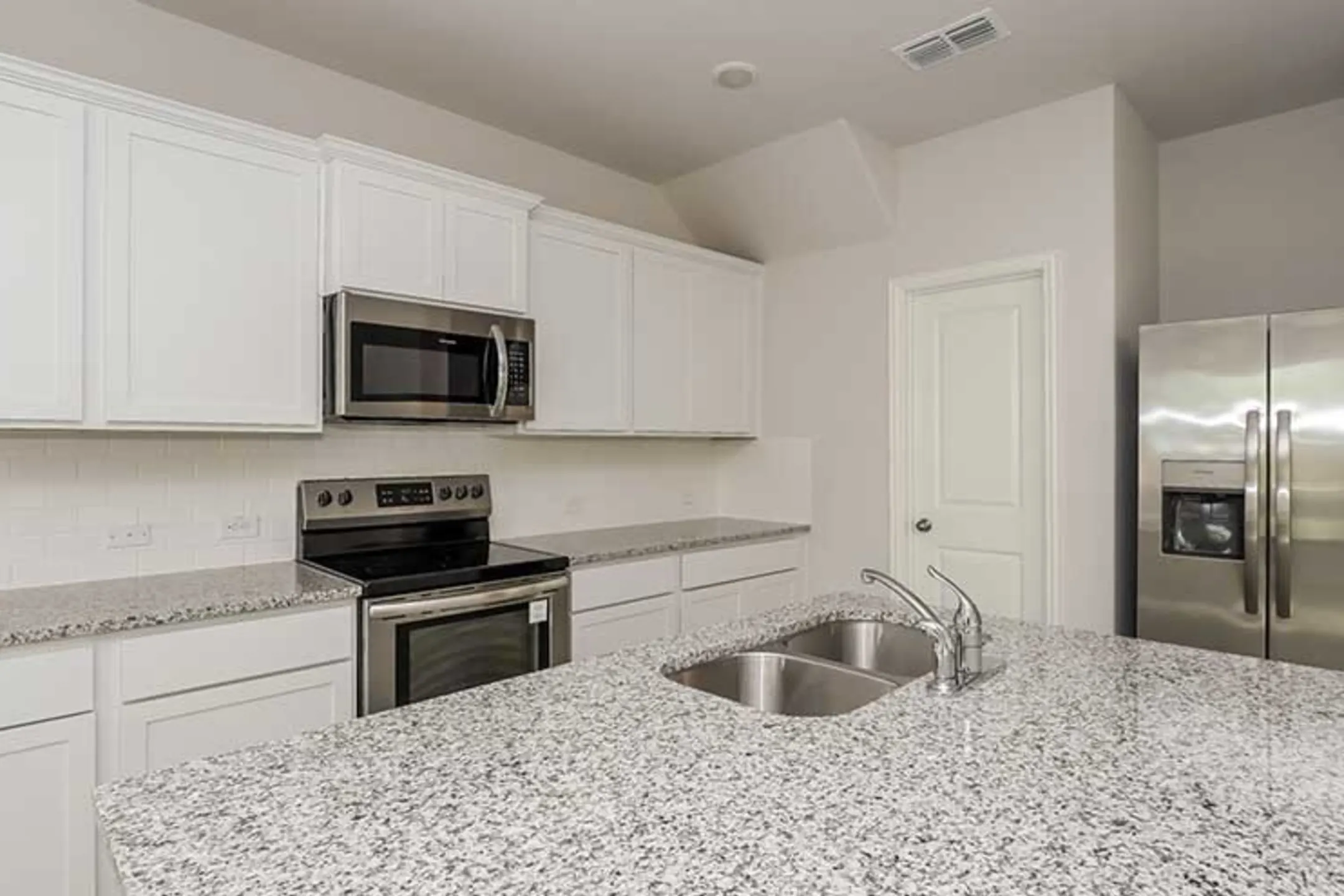 Bluebonnet Trail Townhomes Apartments - Arlington, TX 76001