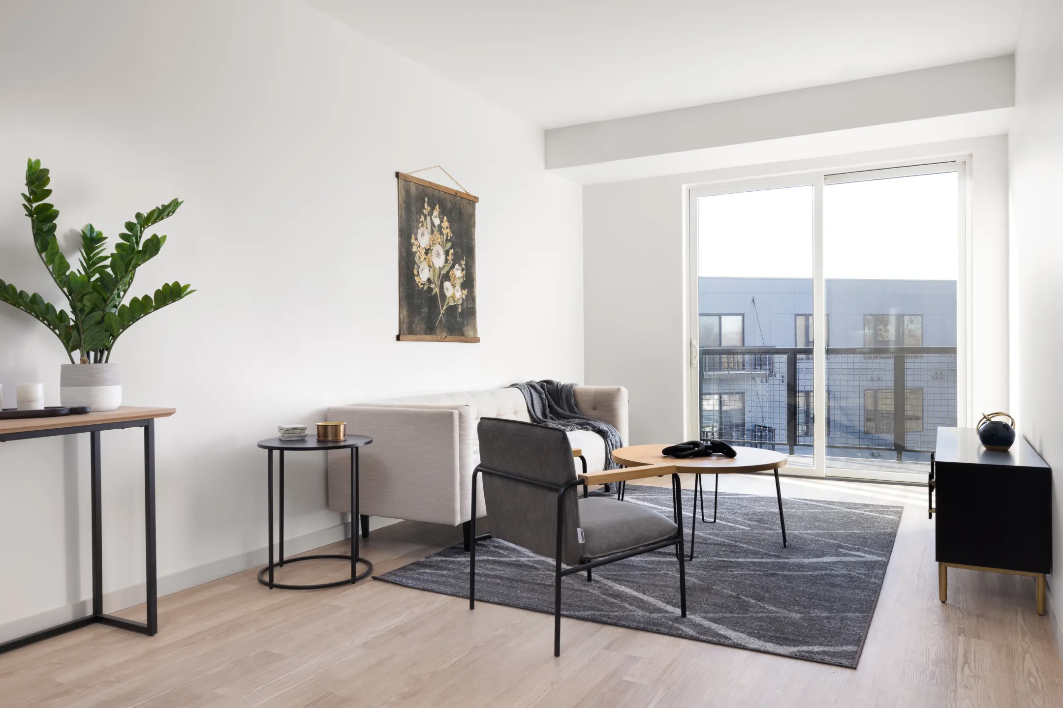 Living Room - Lynvue Apartments - Richfield, MN