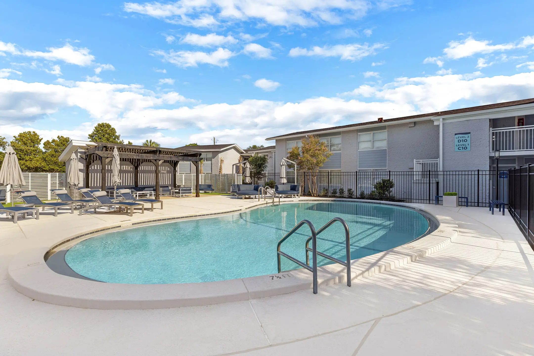 Pool - The Overlook at Pensacola Bay - Pensacola, FL