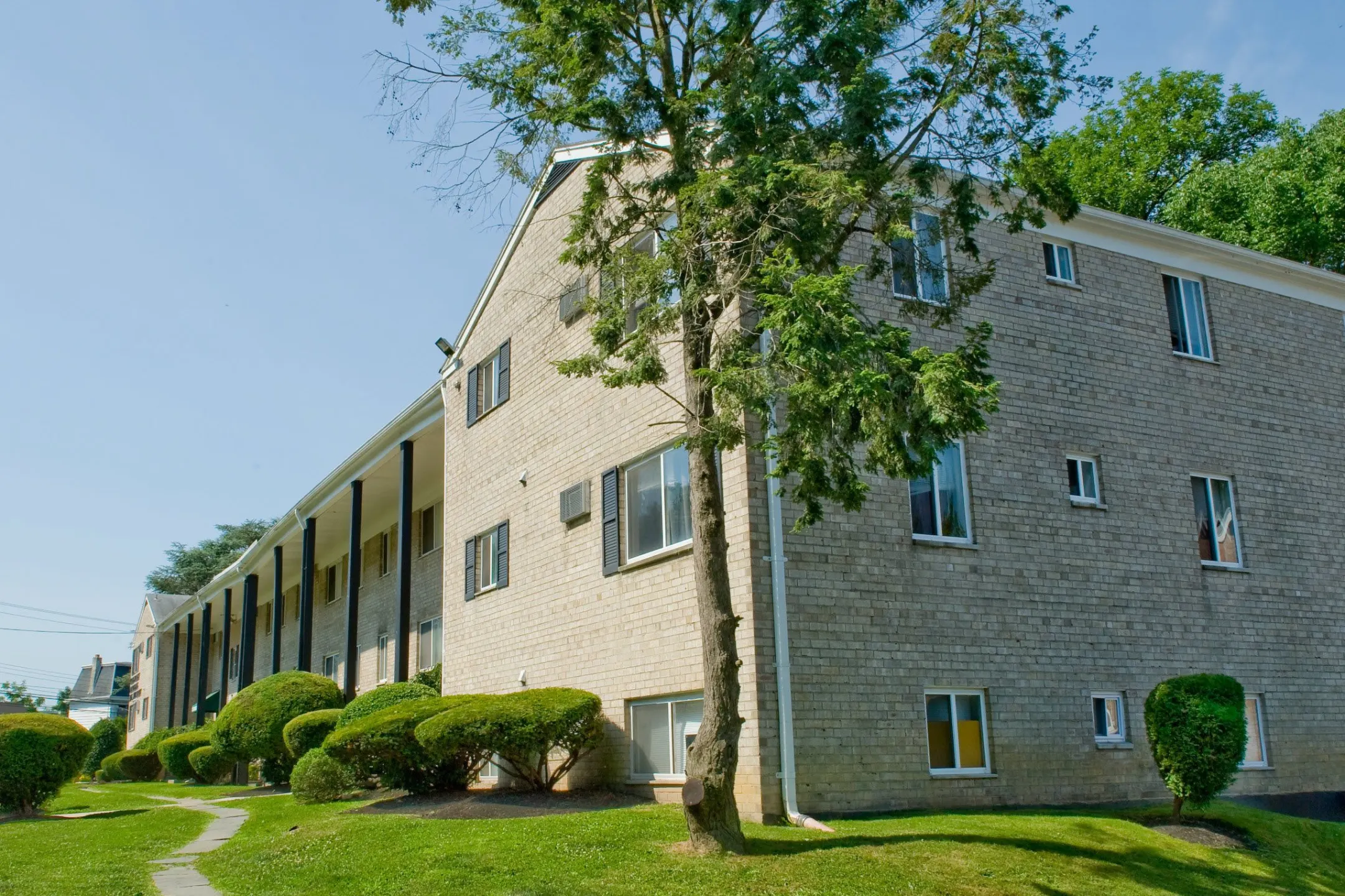 Building - Green Forest Apartments - Chester, PA