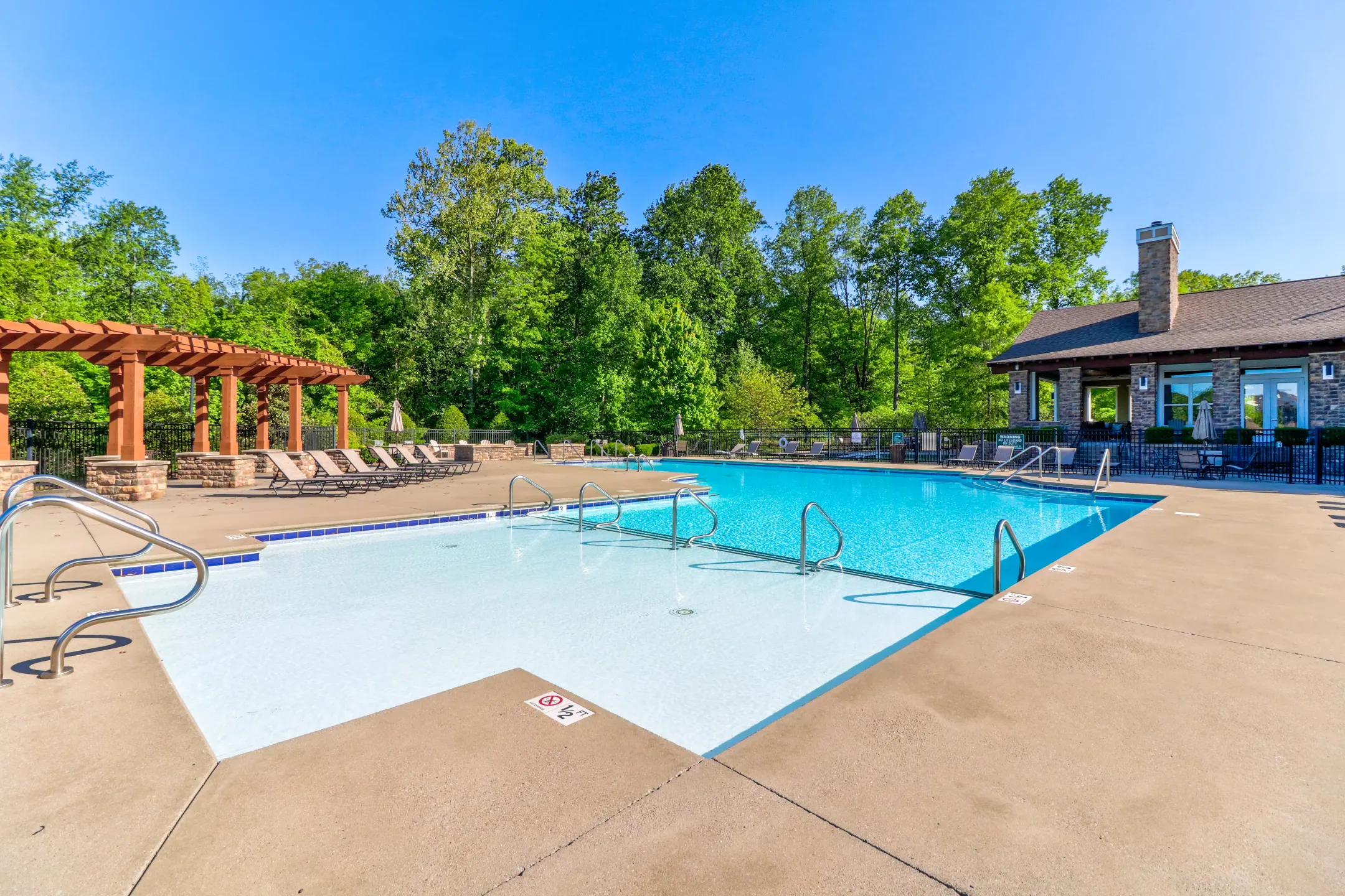 The Preserve At Spring Creek Apartments - Clarksville, TN 37040