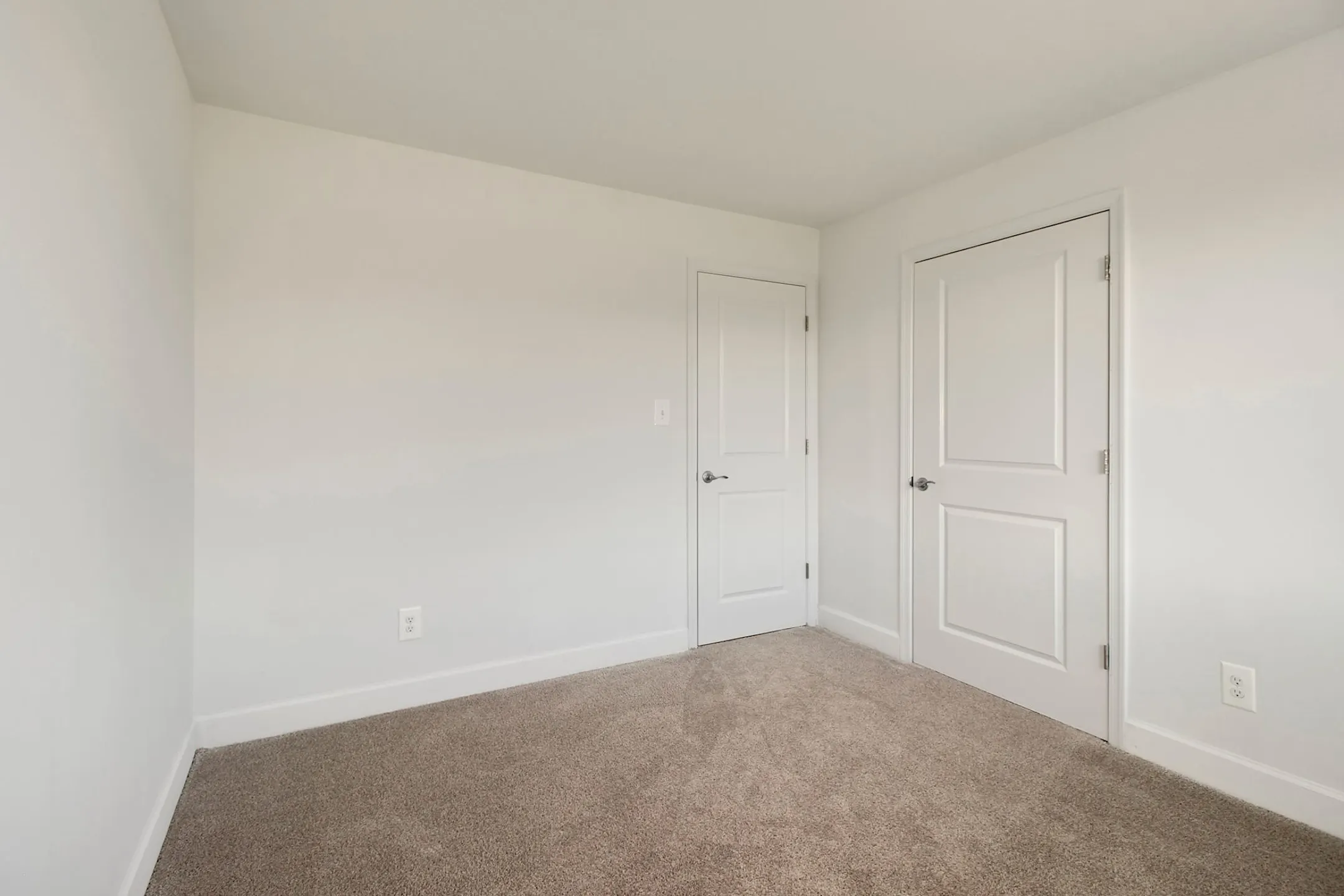 Bedroom - Satyr Hill Apartments - Parkville, MD