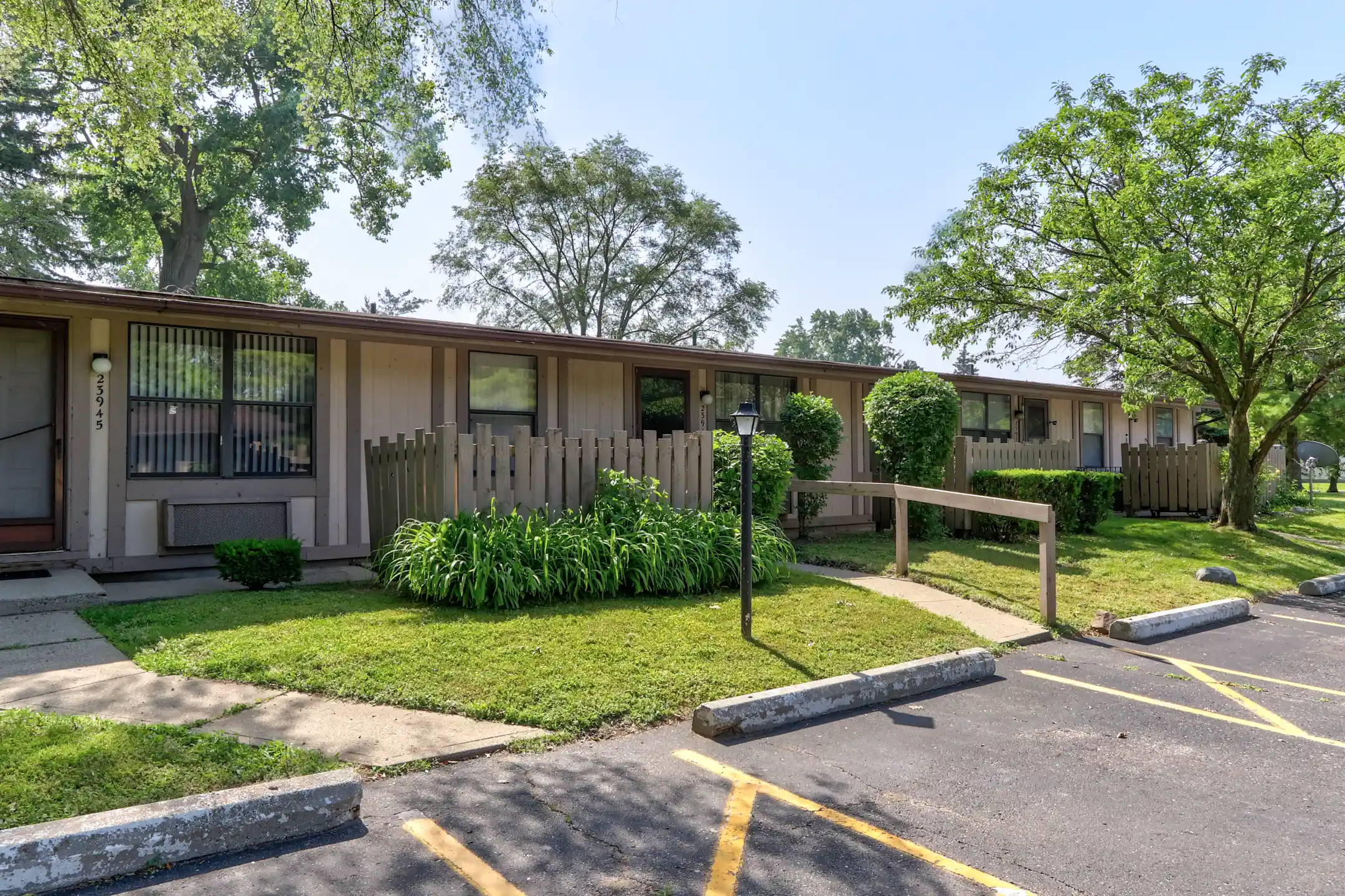 Newberry Woods Apartments Apartments Clinton Township, MI 48035