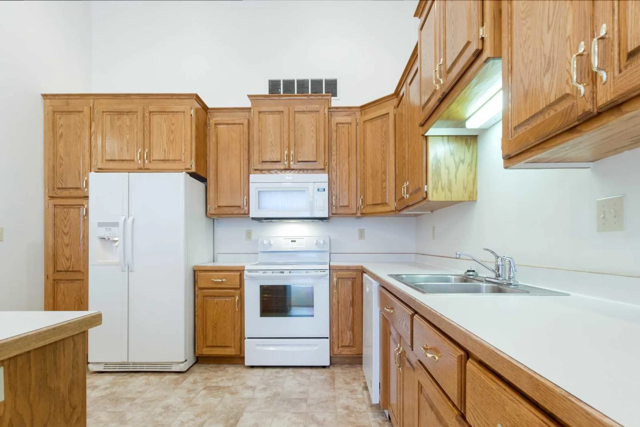 Kitchen - Candle Park West - Fargo, ND