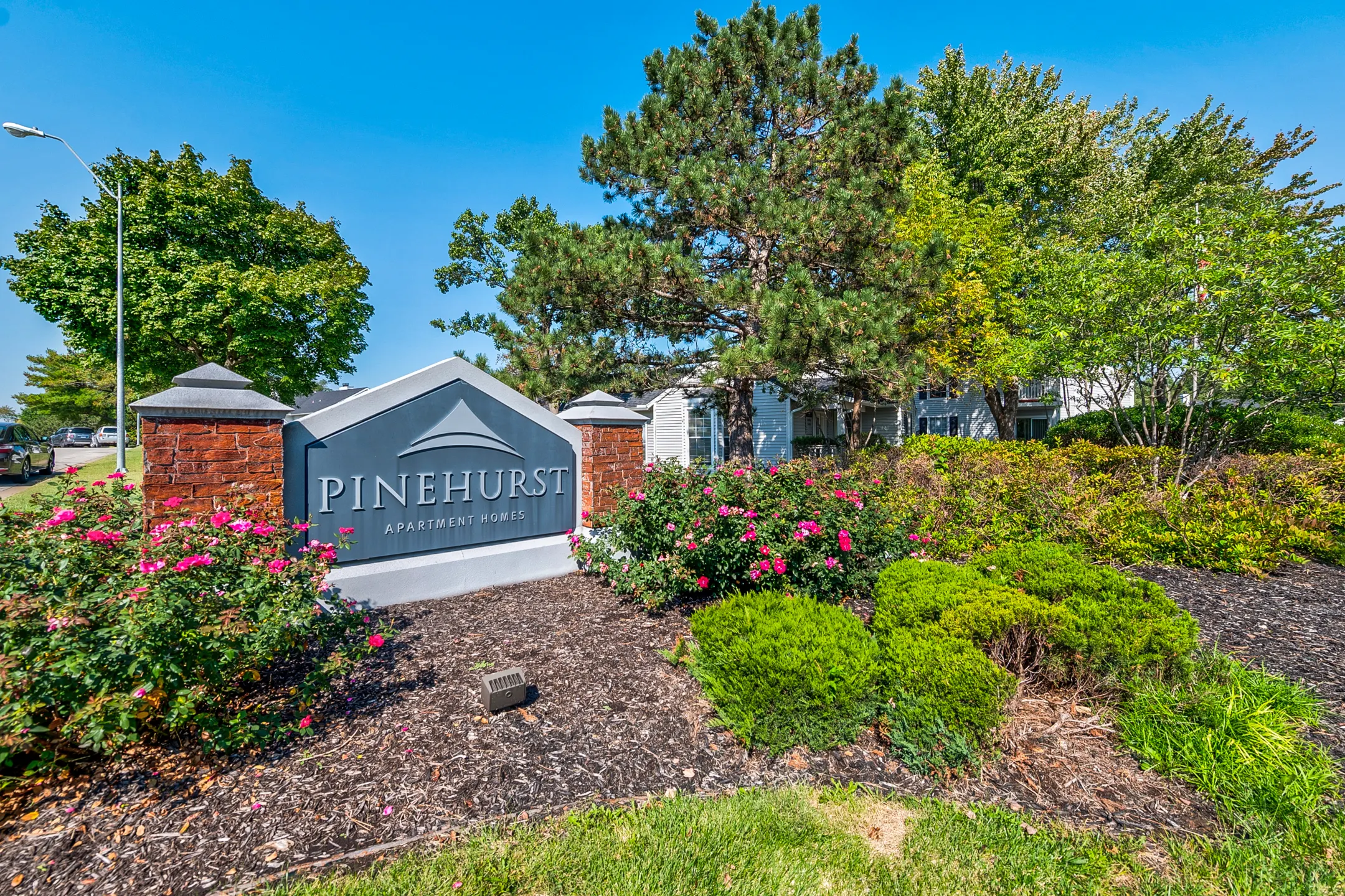Pinehurst Apartments Kansas City, MO 64118