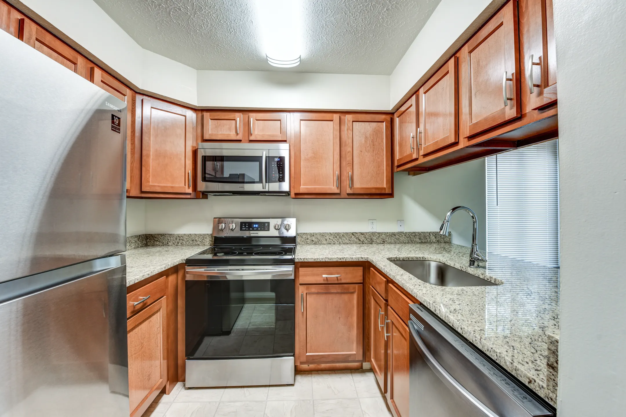 Kitchen - Parkridge Apartments - Cleveland, OH