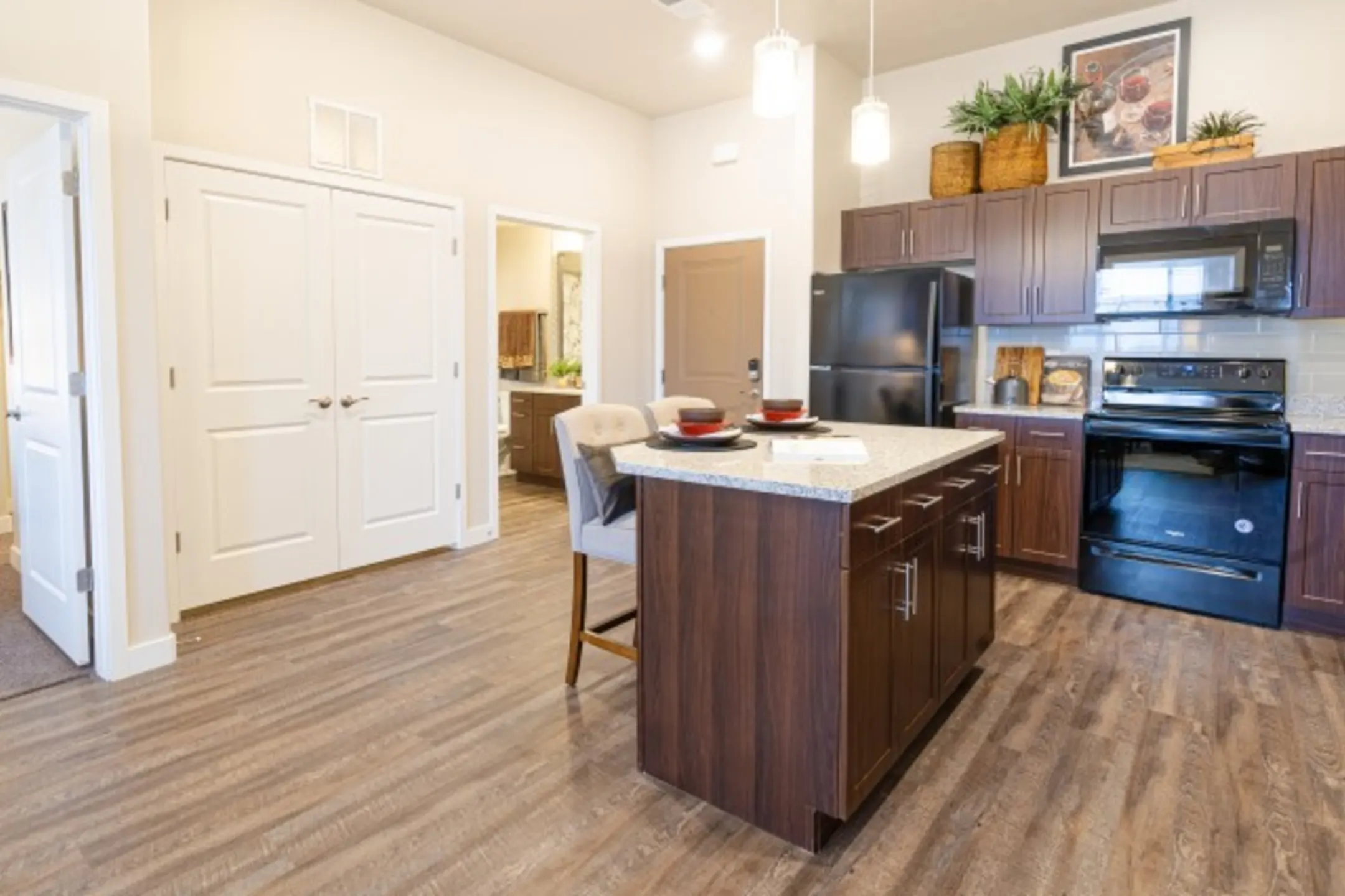 Jordan Station Apartments - 10464 S South Jordan Gtwy | South Jordan ...