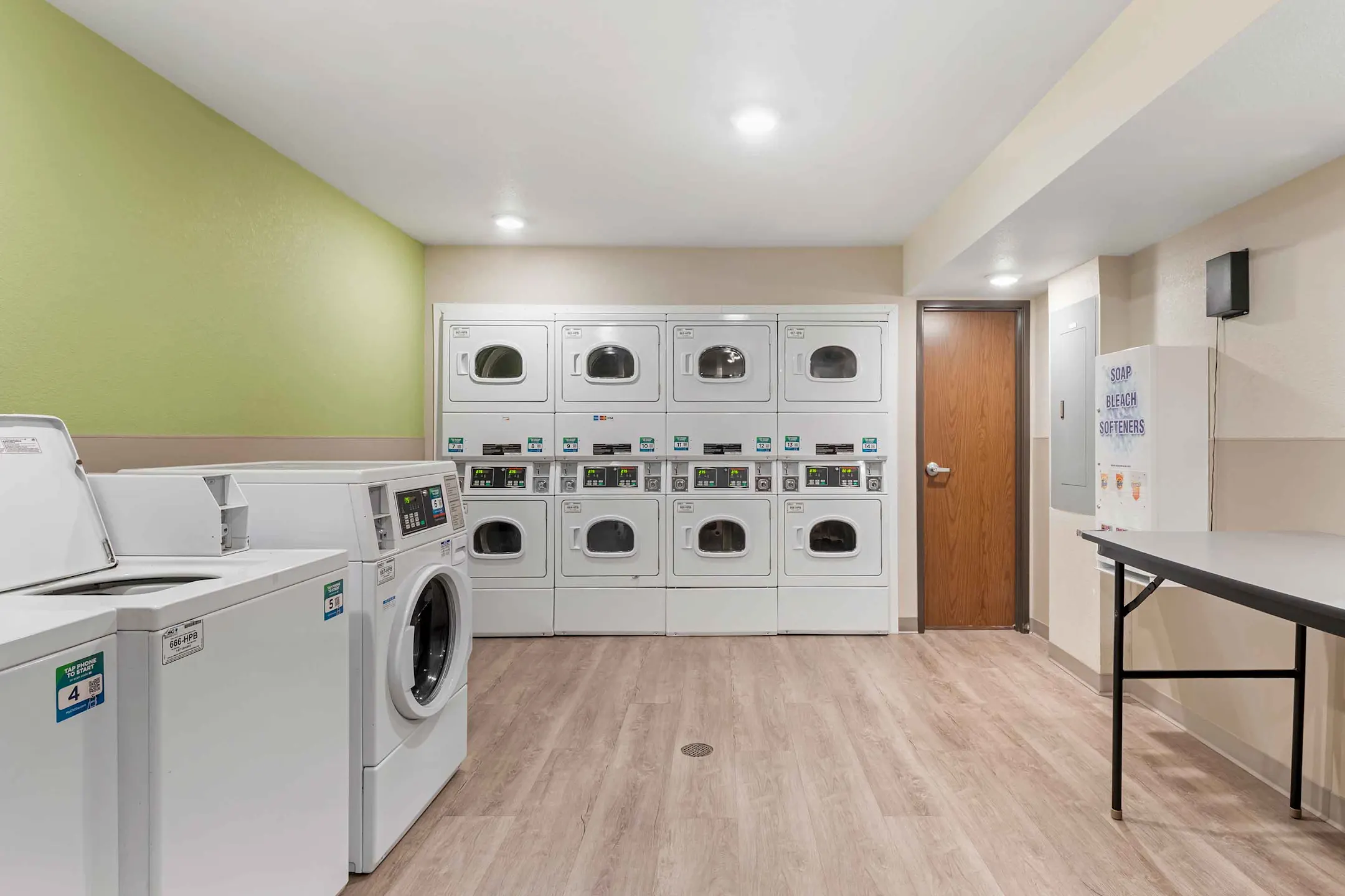 Furnished Studio Minneapolis Airport Mendota Heights 1380