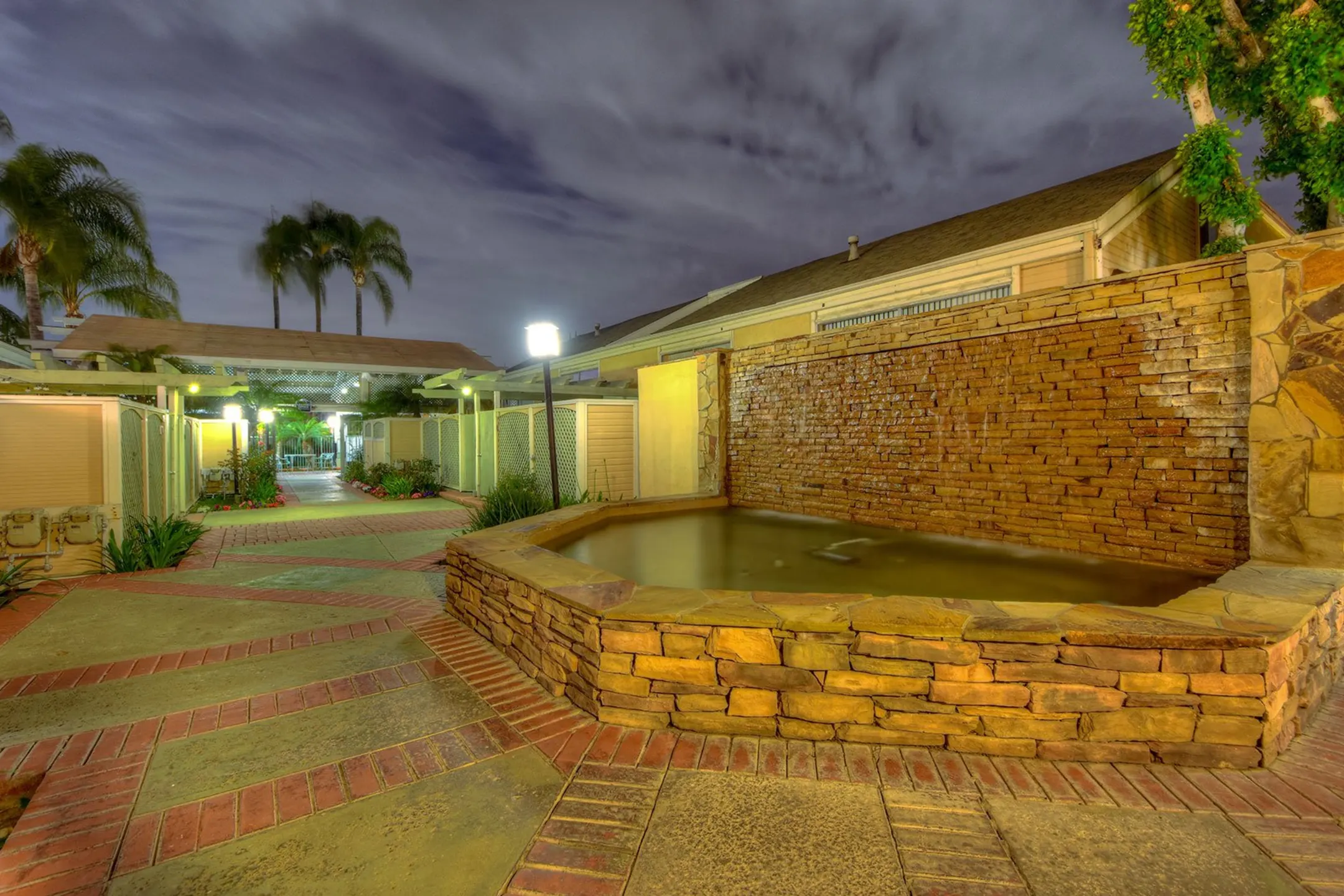 Greenhouse Apartments - Fullerton, CA