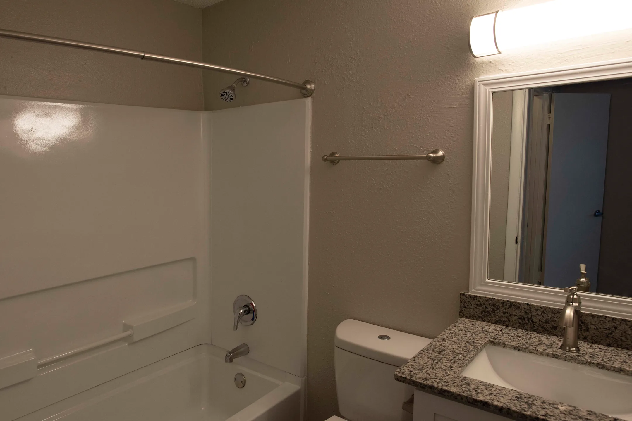 MADISON APARTMENTS AND TOWNHOMES 3348 Fairway Oaks Dr Lawrenceville