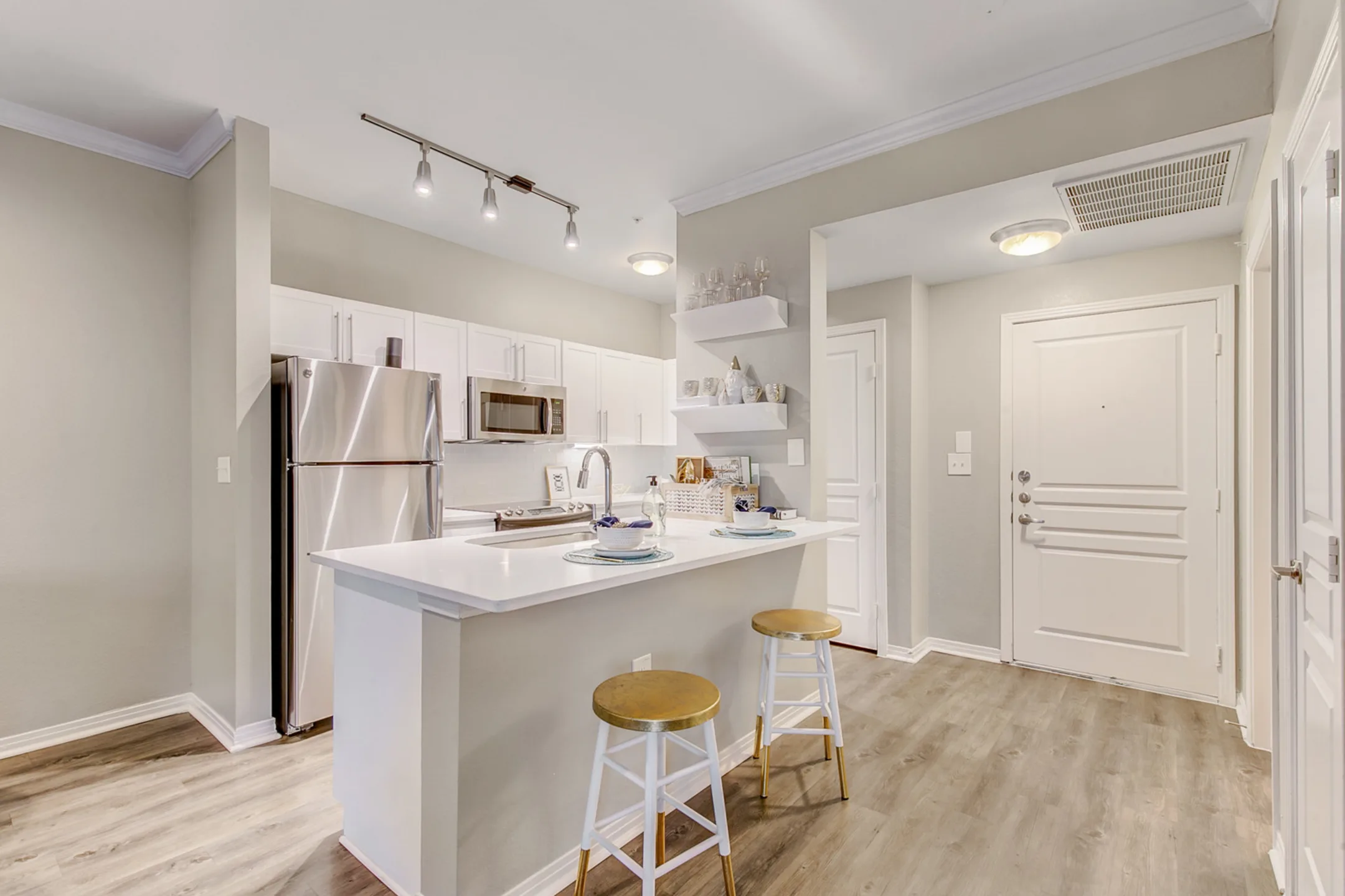 Kitchen - 5 Mockingbird - Dallas, TX