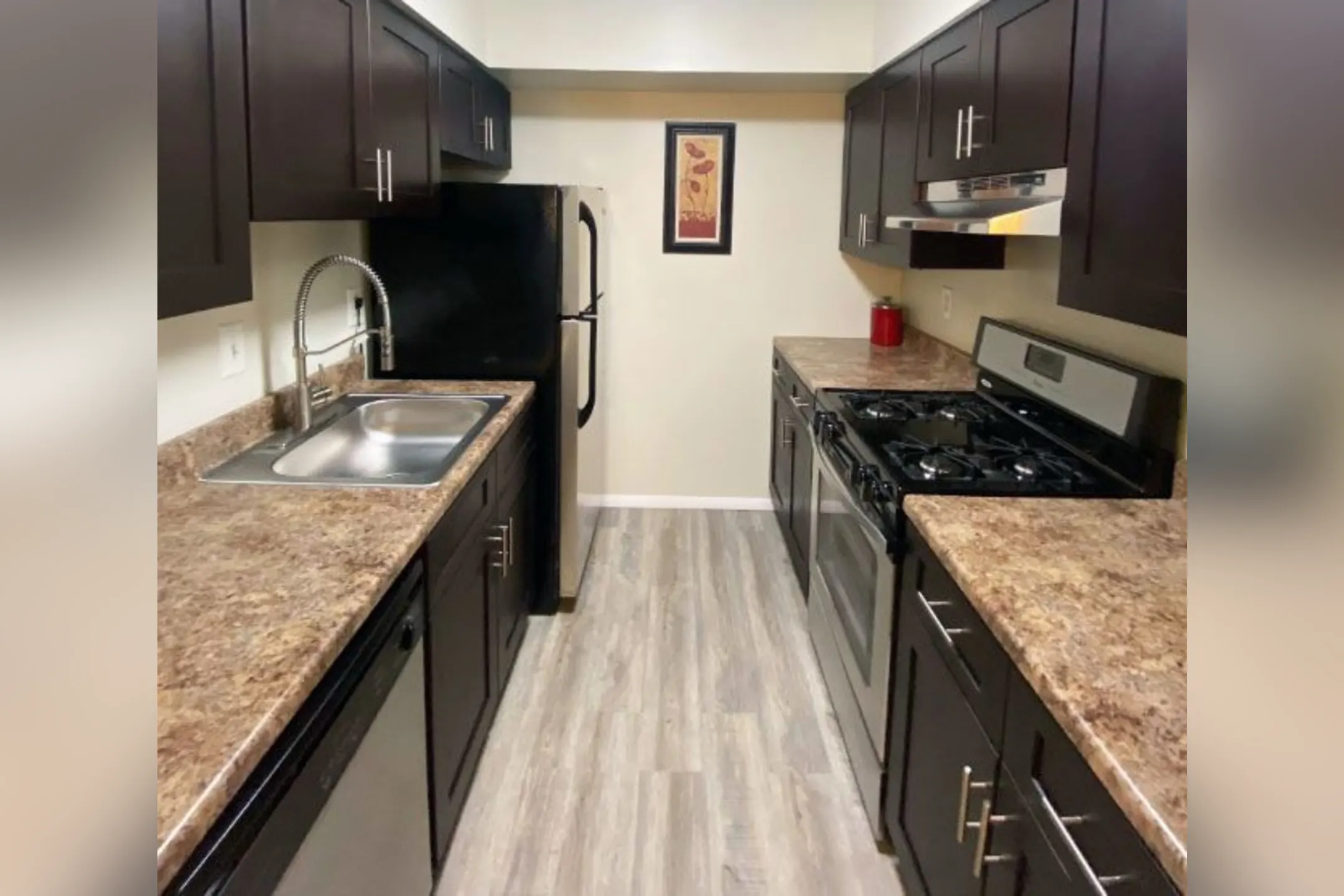Kitchen - Fox Meadow Apartments and Townhomes - Maple Shade, NJ