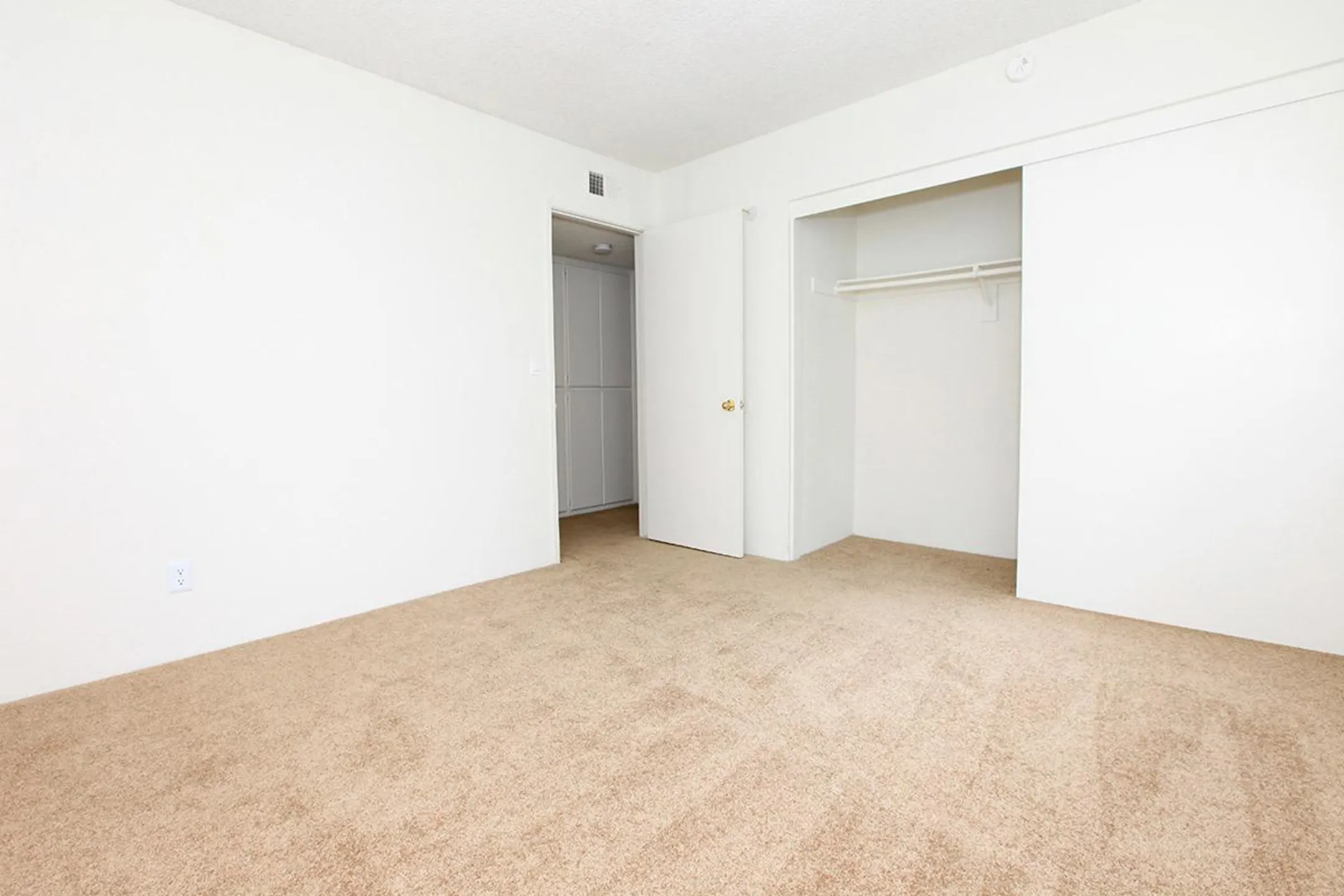 Carlyle Square Apartment Homes 266 Backs Ln Placentia, CA