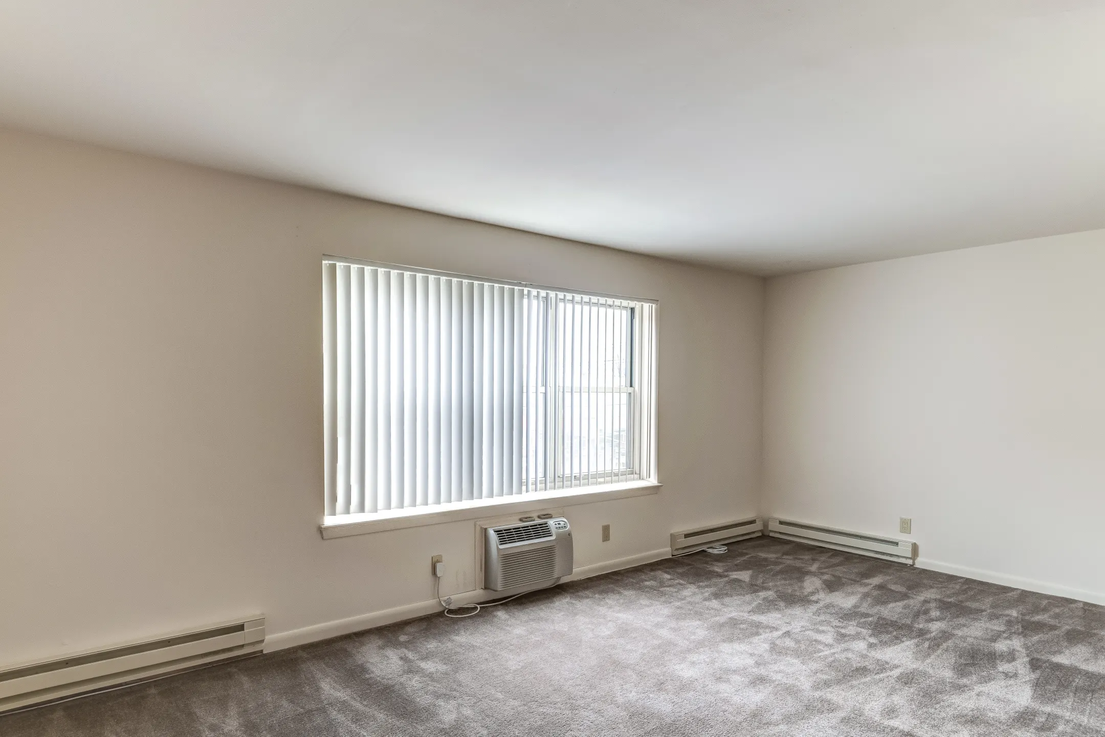 Royal Towers Apartments - Hackensack, NJ 07601