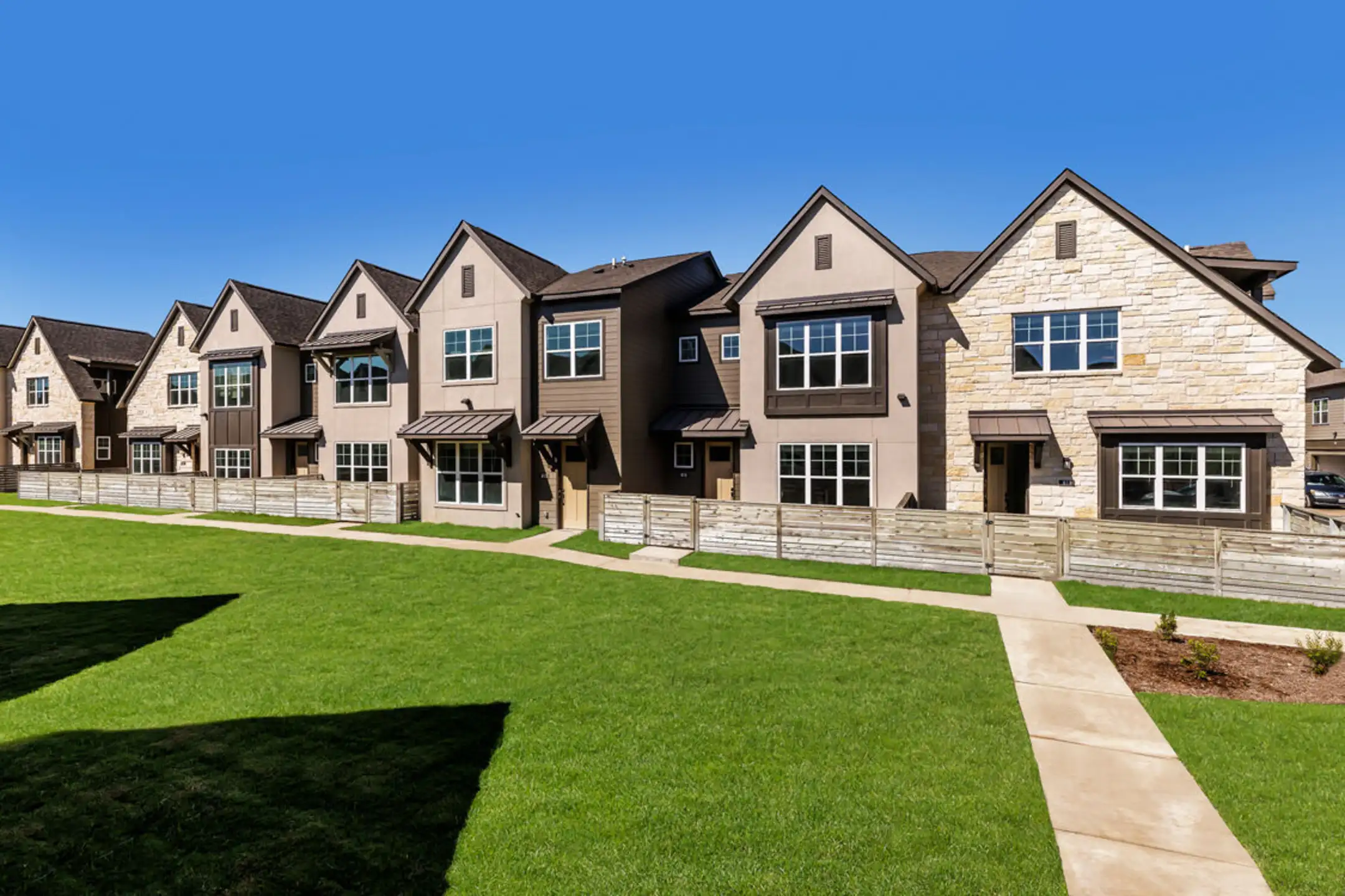 Escalon Townhomes 181 S Brook Dr Leander, TX Apartments for Rent