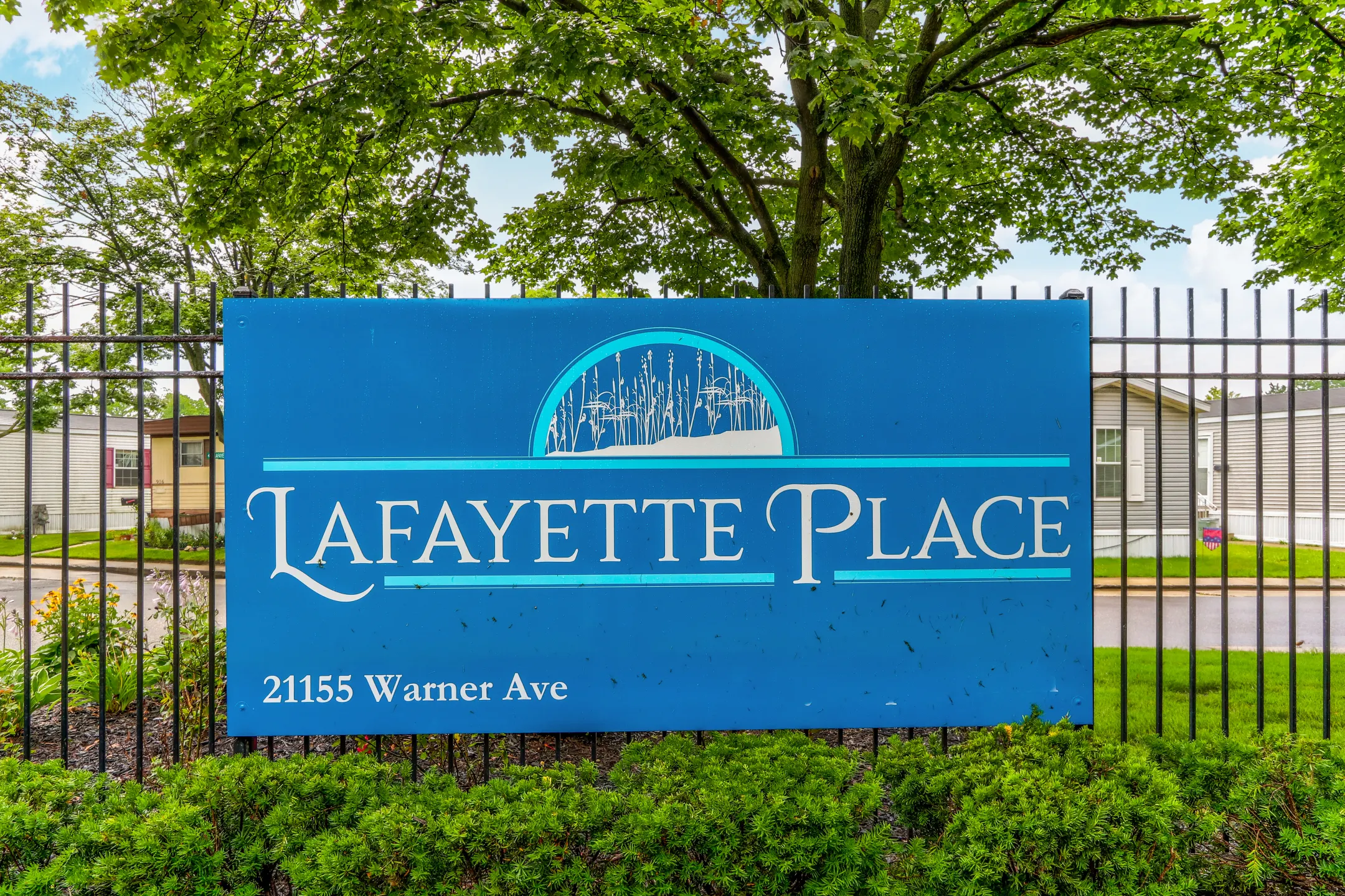 Lafayette Place Apartments - Warren, MI 48091