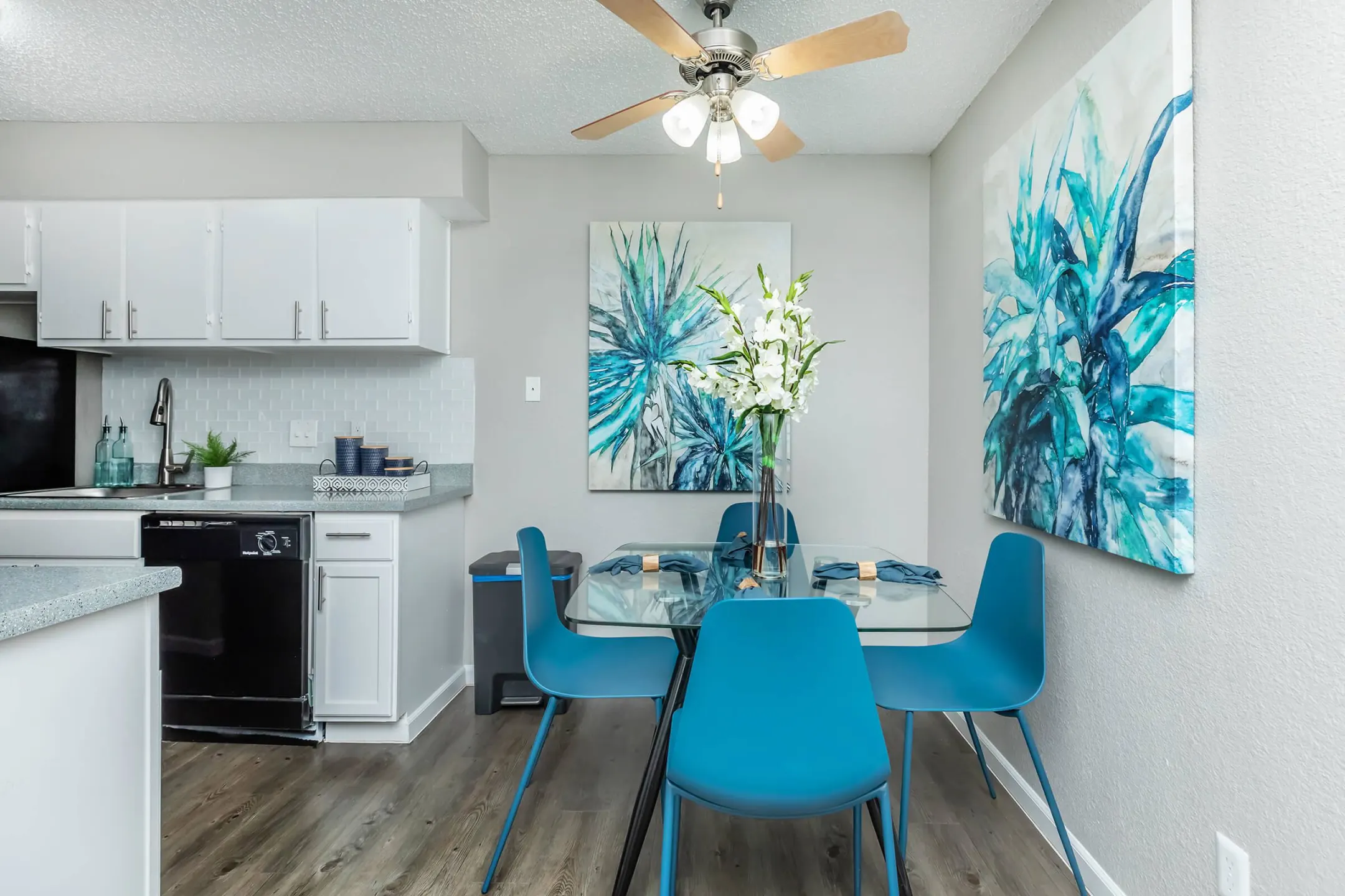 Dining Room - Starburst Apartments - Austin, TX