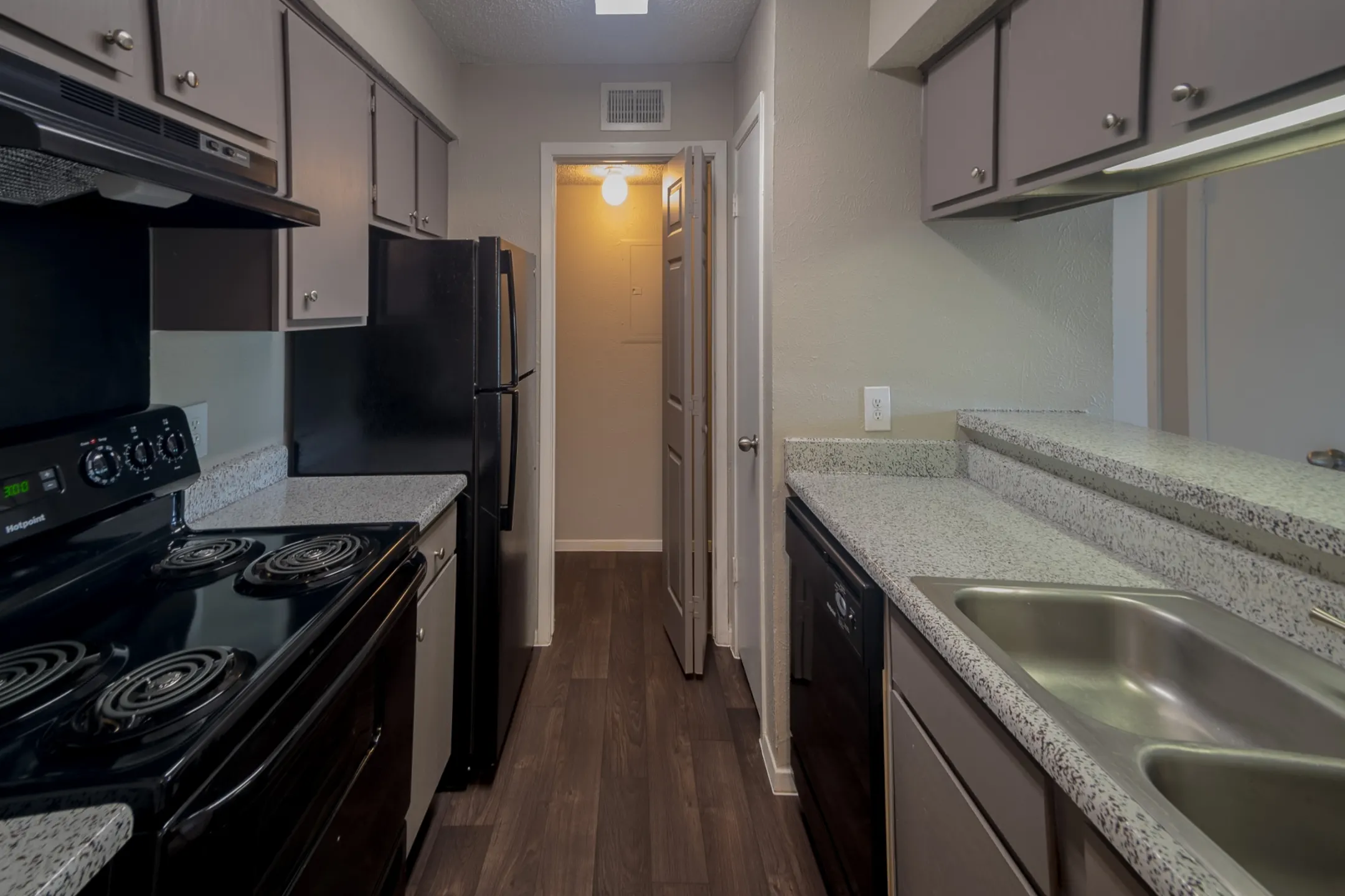 Kitchen - Trinity Mills Apartments - Carrollton, TX