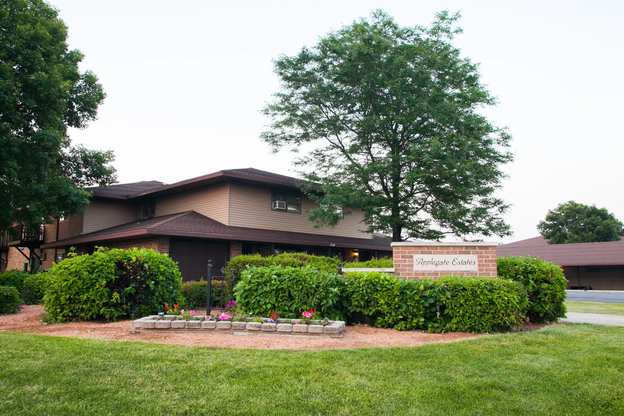 Applegate Apartments 2130 W Russet Ct Appleton, WI Apartments for