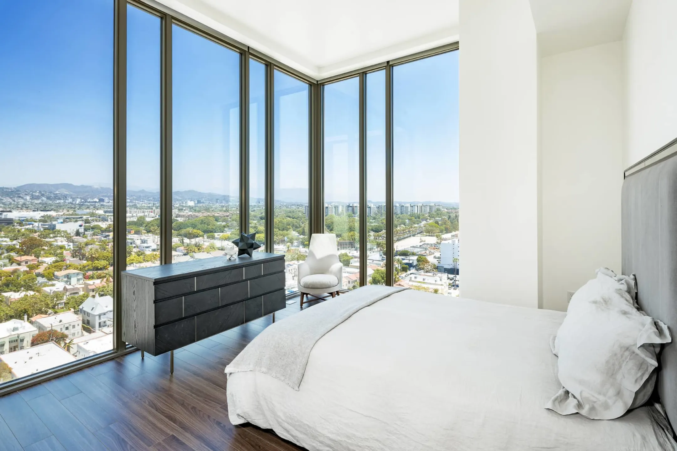 Bedroom - Vision on Wilshire - Los Angeles, CA