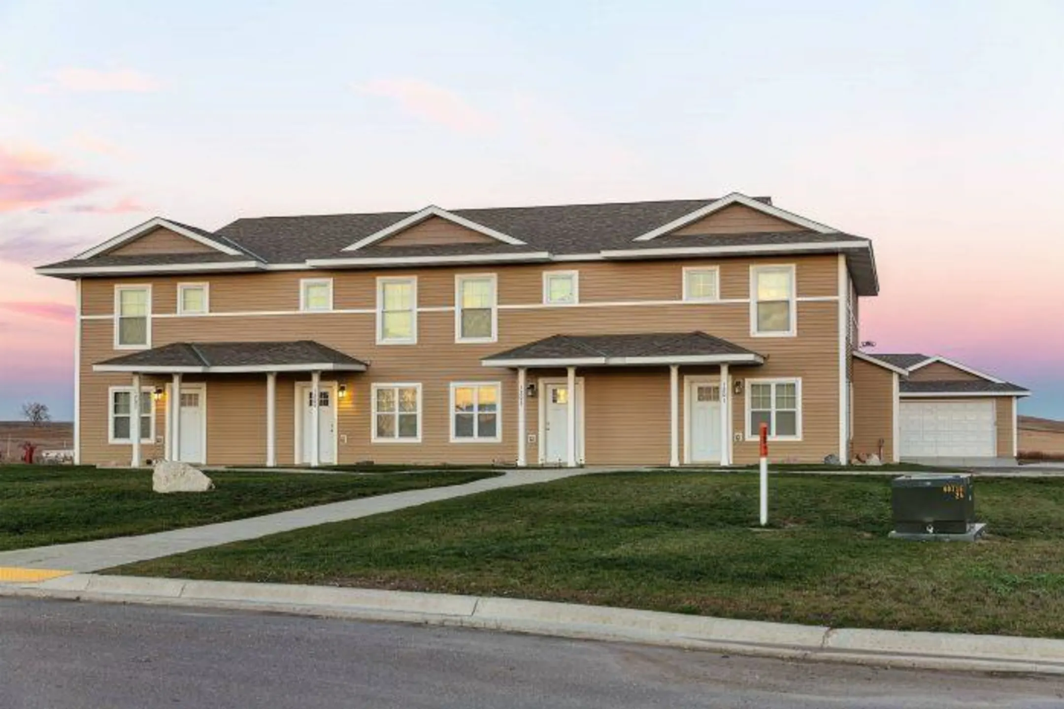 Tioga Townhomes Apartments - Tioga, ND 58852