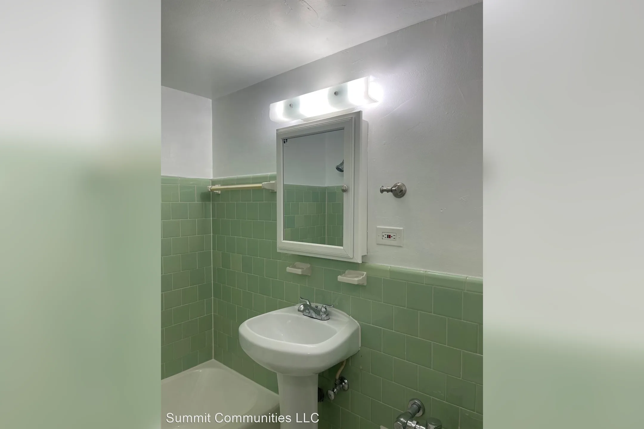 Bathroom - Albion Apartments - Denver, CO