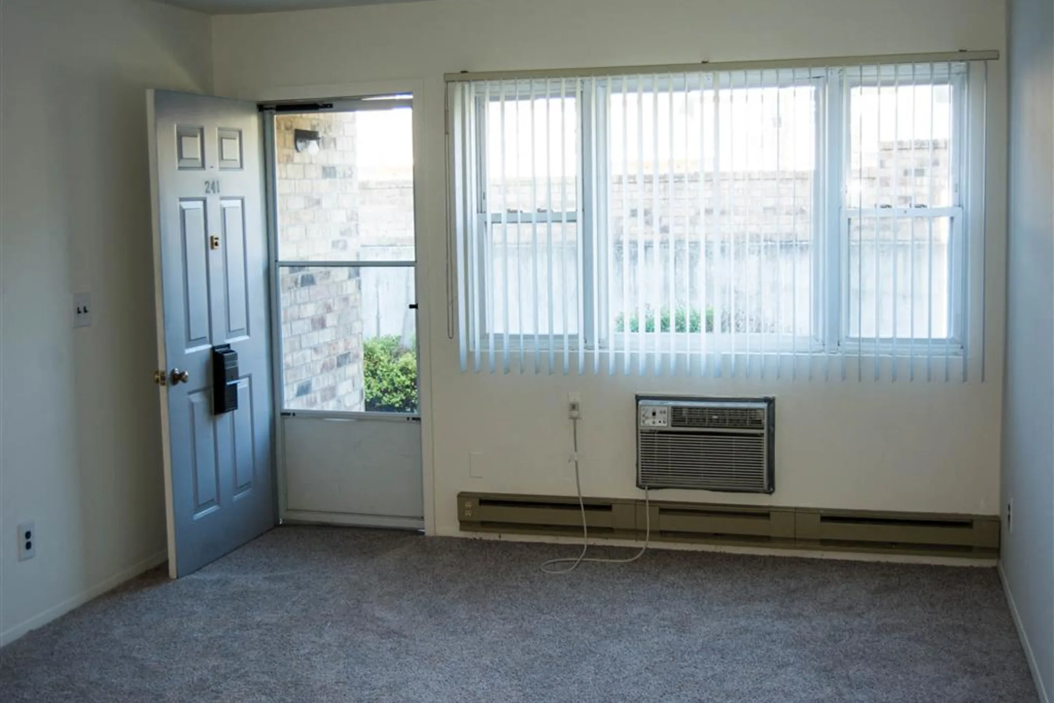 Brookwood at Oakdale Apartments Oakdale, NY 11769